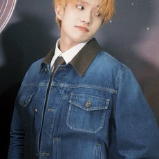 LOUIS VUITTON 皮革细节牛仔夹克 定制典藏酵染靛岚丹宁 挺括有型 舒适贴肤 天然靛蓝层层晕染 雾感哑光蓝调藏 LOUIS VUITTON 皮革细节牛仔夹克 定制典藏酵染靛岚丹宁 挺括有型 舒适贴肤 天然靛蓝层层晕染 雾感哑光蓝调藏