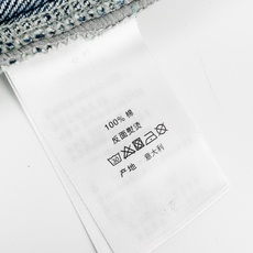 Dior 激光印花牛仔裤 定制雾汐典藏斜纹丹宁 垂坠挺括 温润亲肤 雾漾水洗靛蓝 深浅肌理缓缓流转 凝萃复古成衣独有的静 Dior 激光印花牛仔裤 定制雾汐典藏斜纹丹宁 垂坠挺括 温润亲肤 雾漾水洗靛蓝 深浅肌理缓缓流转 凝萃复古成衣独有的静