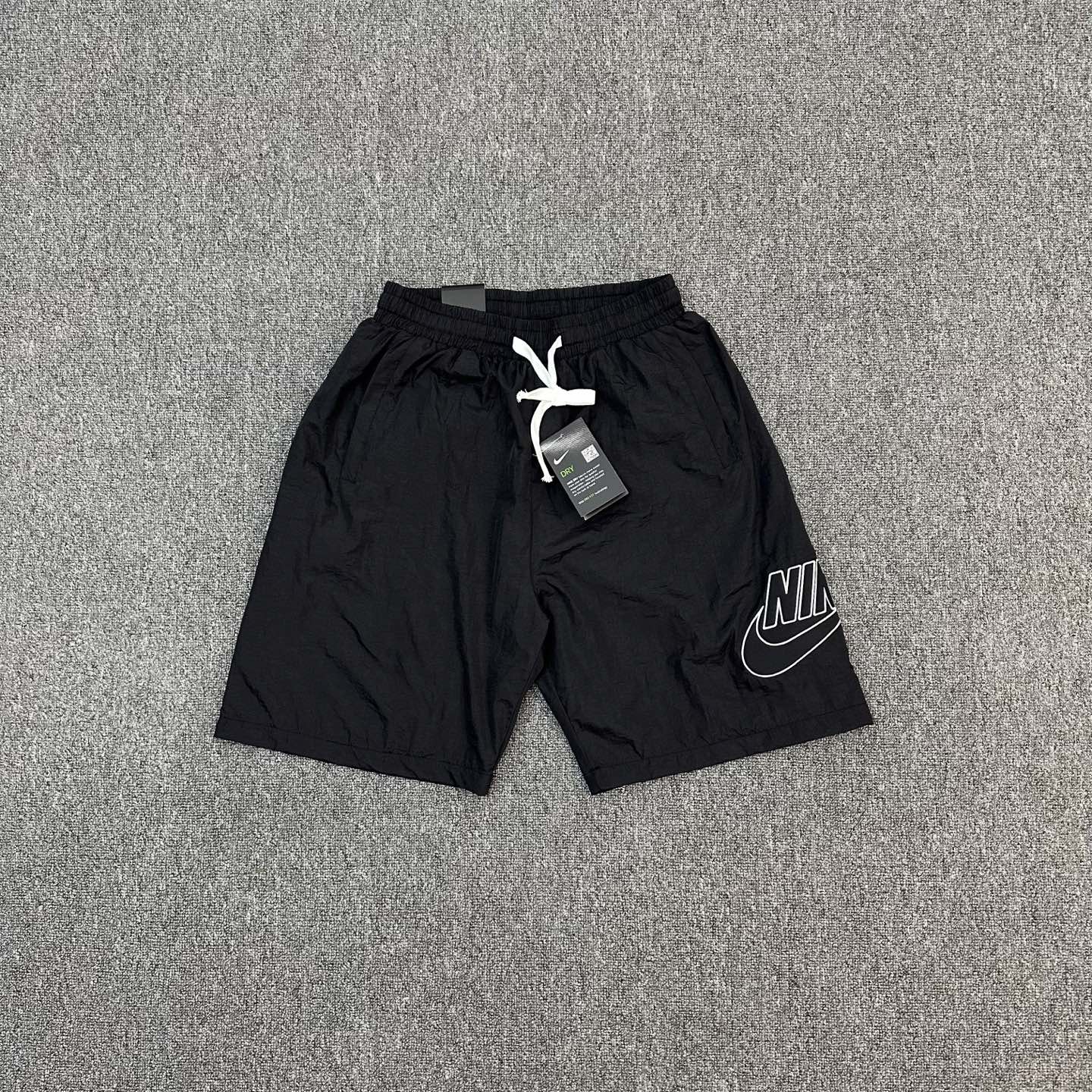 P110 XX100 Pantalones cortos deportivos casuales Nike Sportswear con logo bordado y cordón, tejido de nailon de secado …