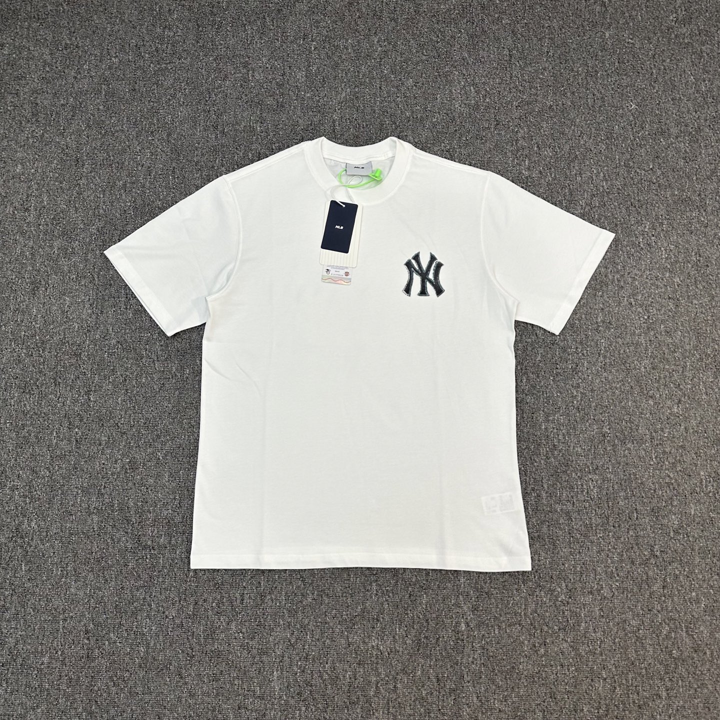 P88 XX395 MLB MONOGRAM old flower series New York Yankees SS25 back denim-look printed short sleeve couple st…