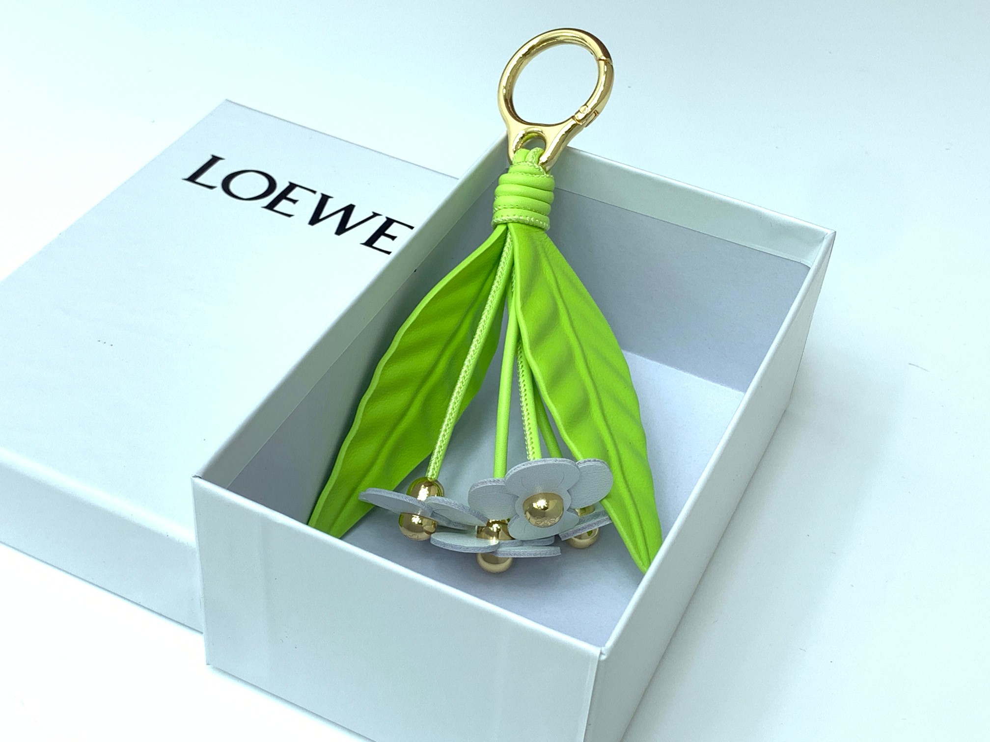 NO:341223,Special LOEWE Chamomile White Flower (twin-leaf), Special Loewe, loewe, loewe19860909特级 LOEWE 洋甘菊 白色花（双叶）,特级罗意威,loewe,loewe,Bag