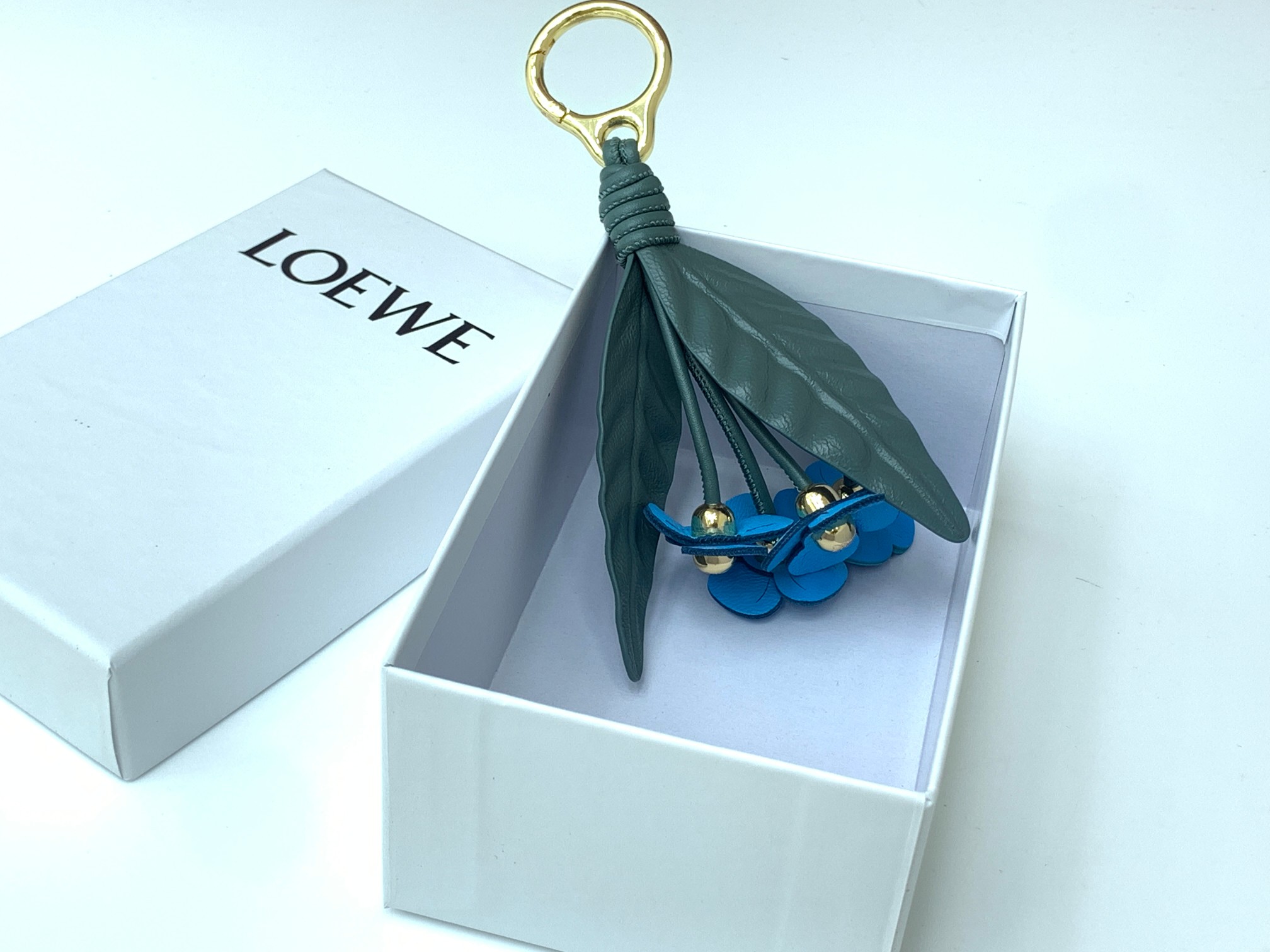 NO:341219,Special LOEWE Chamomile Blue Flower (Narrow Blue Bileaf), Special Loewe, loewe, loewe19860909特级 LOEWE 洋甘菊 蓝色花（藏青色双叶）,特级罗意威,loewe,loewe,Bag