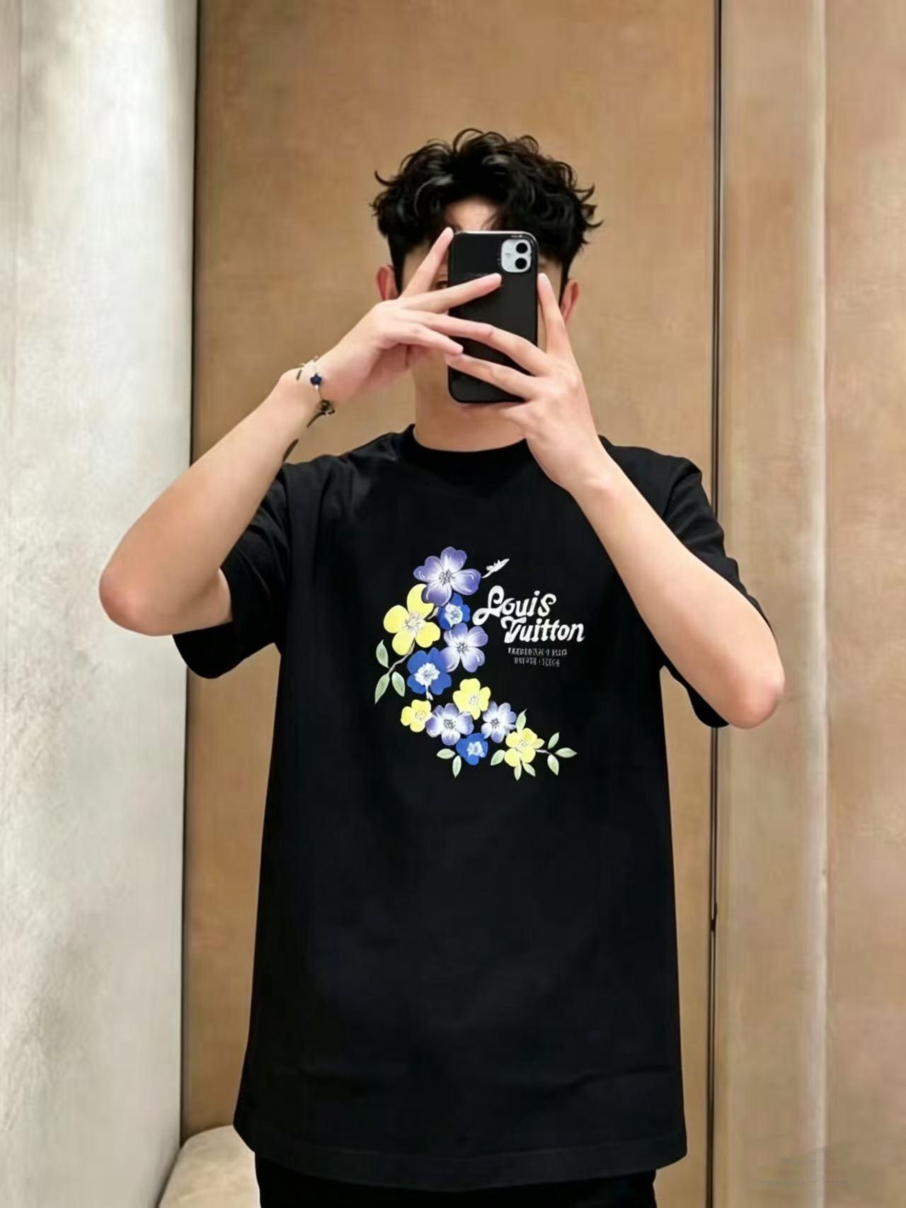 NO:918504,LV/Louis Vuitton 2025 spring and summer new products, complete with three labels, round neck mercerized cotton short-sleeved T-shirt, good product without too much introduction, look at the details, counter size M-XXXL 175/140 recommended L,, louis vuitton, louis vuitton, T-shirt, tees, t-shirt,19860909LV/路易威登 2025春夏新品 三标齐全 圆领丝光棉短袖T恤 好货不用过多介绍 看细节 专柜码数M-XXXL 175/140建议L,,louis vuitton,louis vuitton,T-shirt,tees，t-shirt,,Men's clothing