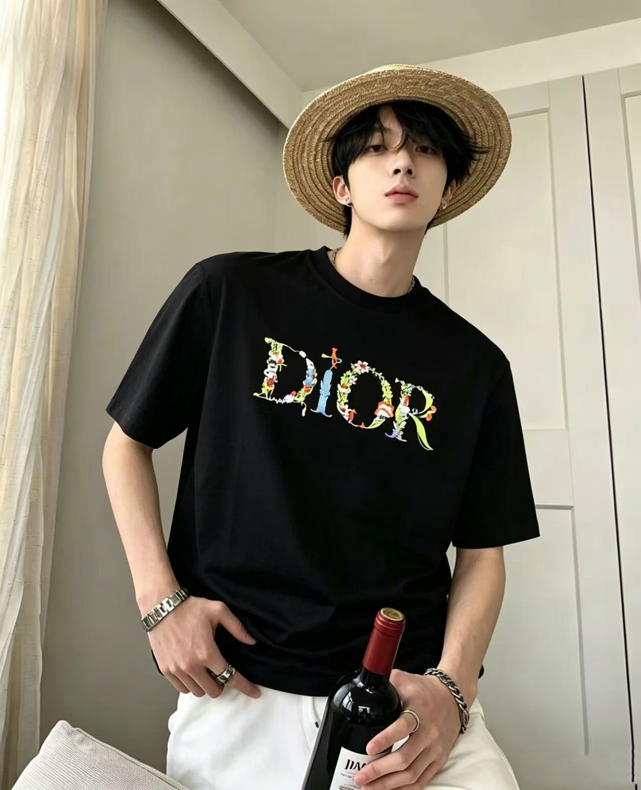 NO:916535,Dio*/Dior ss26 new summer style round neck short-sleeved T-shirt with printed pattern on the chest is a must-have for fashionistas!  Customized 220g high-weight mercerized fabric, with a delicate feel and good skin-friendliness. The smart digital logo on the chest is exquisite and stylish, simple, medium and high-end, casual version. The upper body is super age-reducing. The size is M-XXXL, dior, dior, T-shirt, tees, t-shirt,19860909Dio*/迪奥ss26夏季新款 胸前印花图案圆领短袖T恤,更是时尚达人必须入手的一件！定制220g高克重丝光面料 ,手感细腻 亲肤性很好.胸前智能数码logo精致有型,简约中满高级感,休闲版型 上身超级减龄 码数M-XXXL,,dior,dior,T-shirt,tees，t-shirt,,Men's clothing