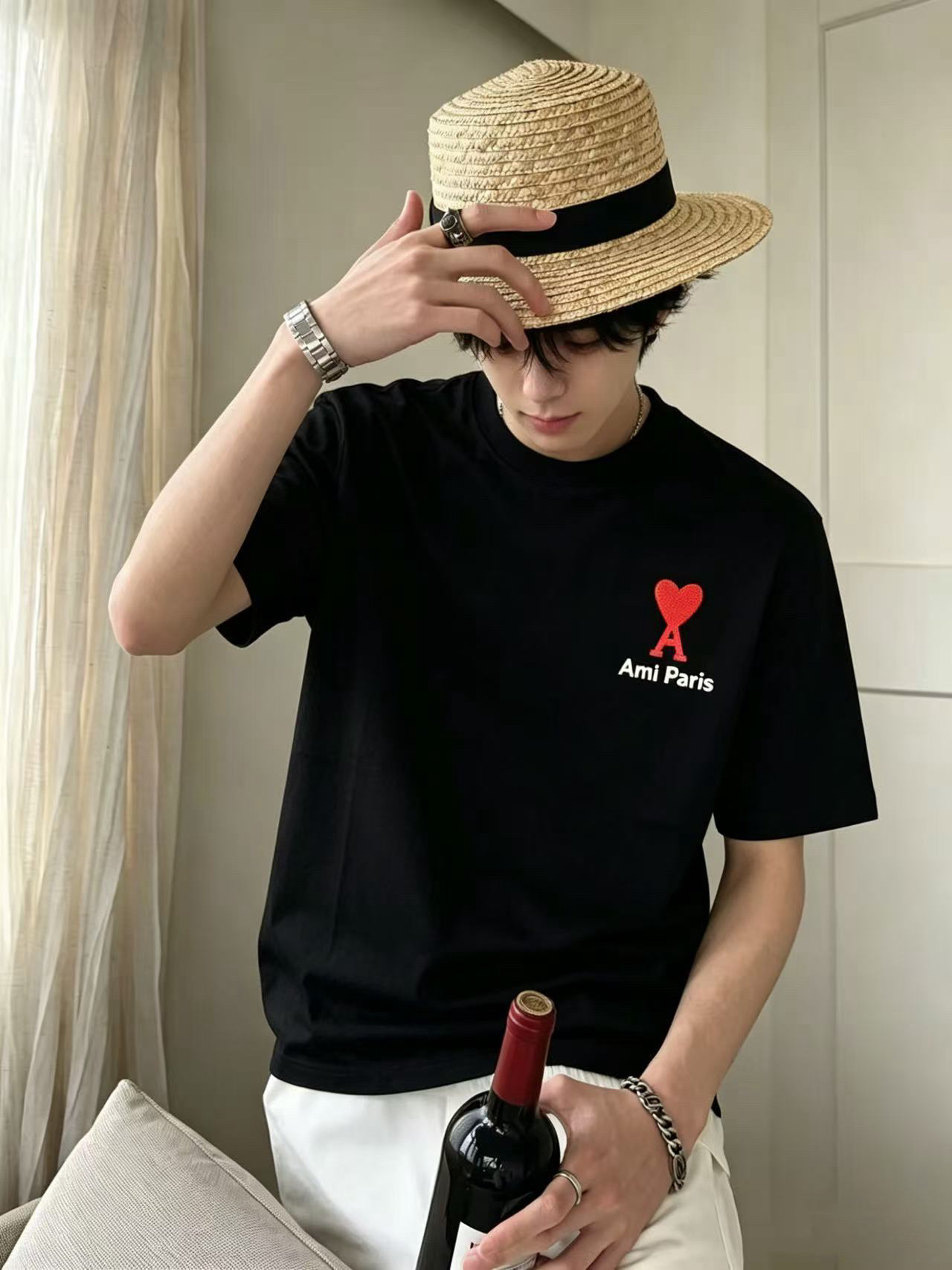 NO:916518,AM*/Aimei ss26 new summer style round neck short-sleeved T-shirt with embroidered patterns on the chest is a must-have for fashionistas!  Customized 220g high-weight mercerized fabric, with a delicate feel and good skin-friendliness. The logo on the chest is exquisite and stylish, simple, medium and high-end, casual version. The upper body is super age-reducing. The code number is M-XXXL, amiri, T-shirt, tees, t-shirt,19860909AM*/艾米ss26夏季新款 胸前刺绣图案圆领短袖T恤,更是时尚达人必须入手的一件！定制220g高克重丝光面料 ,手感细腻 亲肤性很好.胸前logo精致有型,简约中满高级感,休闲版型 上身超级减龄 码数M-XXXL,,amiri,T-shirt,tees，t-shirt,,Men's clothing