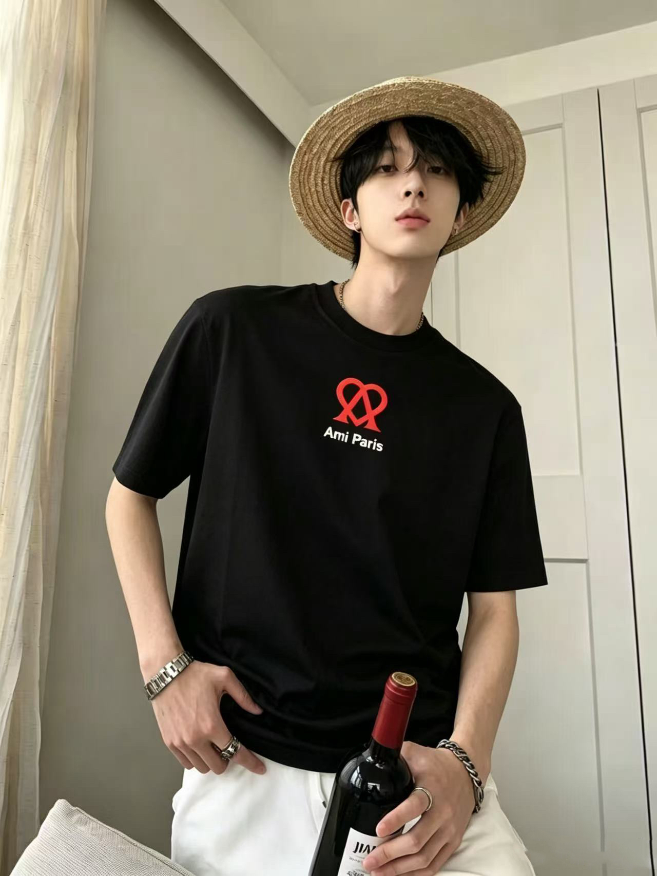 NO:916522,Am*/ Amy ss26 new summer style round neck short-sleeved T-shirt with printed pattern on the chest is a must-have for fashionistas!  Customized 220g high-weight mercerized fabric, with delicate hand feel and good skin-friendliness. The smart digital logo on the chest is exquisite and stylish, simple, medium and high-end, casual version. The upper body is super age-reducing. The code number is M-XXXL, amiri, T-shirt, tees, t-shirt,19860909Am*/ 艾米 ss26夏季新款 胸前印花图案圆领短袖T恤,更是时尚达人必须入手的一件！定制220g高克重丝光面料 ,手感细腻 亲肤性很好.胸前智能数码logo精致有型,简约中满高级感,休闲版型 上身超级减龄 码数M-XXXL,,amiri,T-shirt,tees，t-shirt,,Men's clothing
