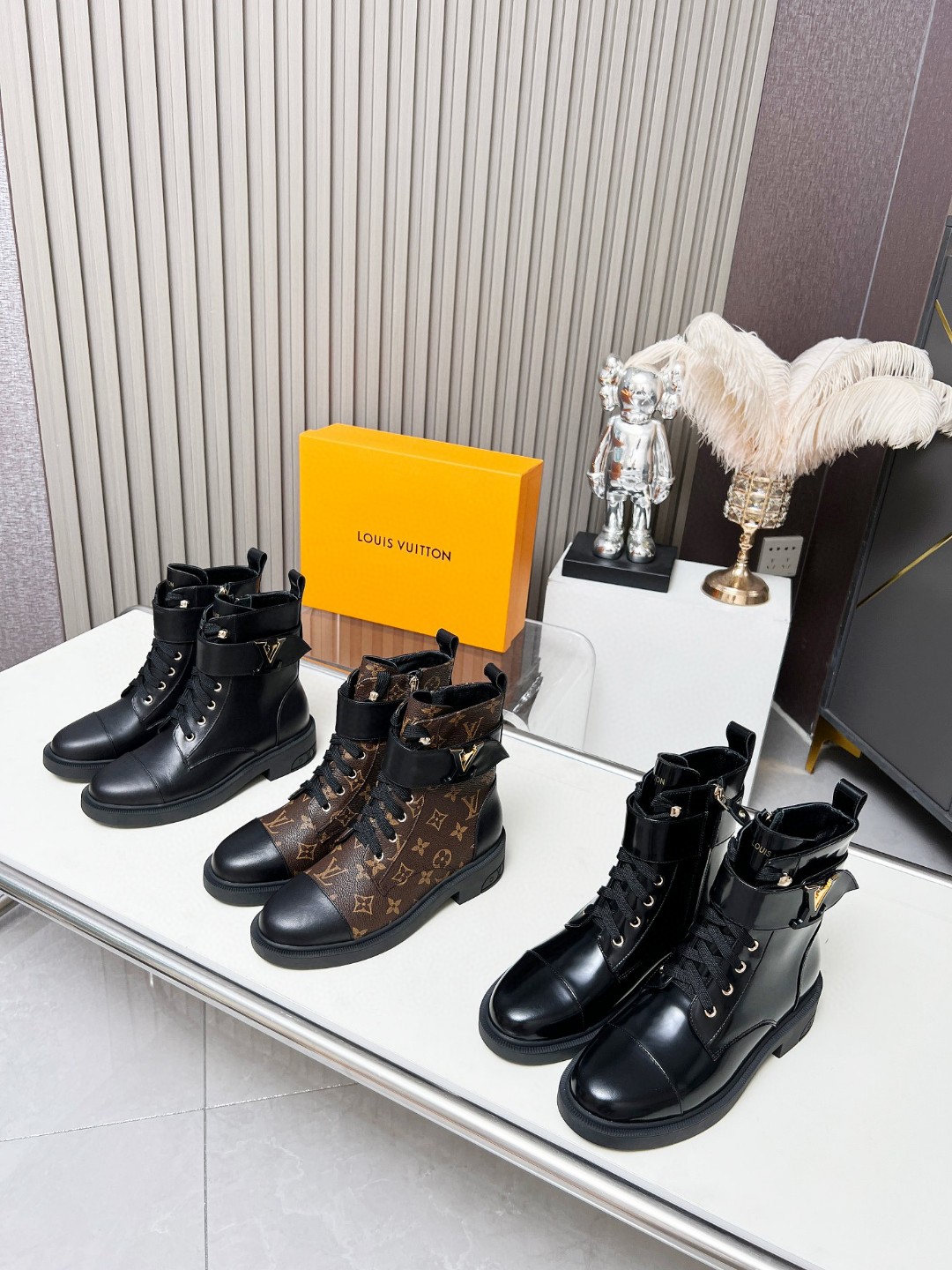 Louis Vuitton AAA+
 Kurze Stiefel