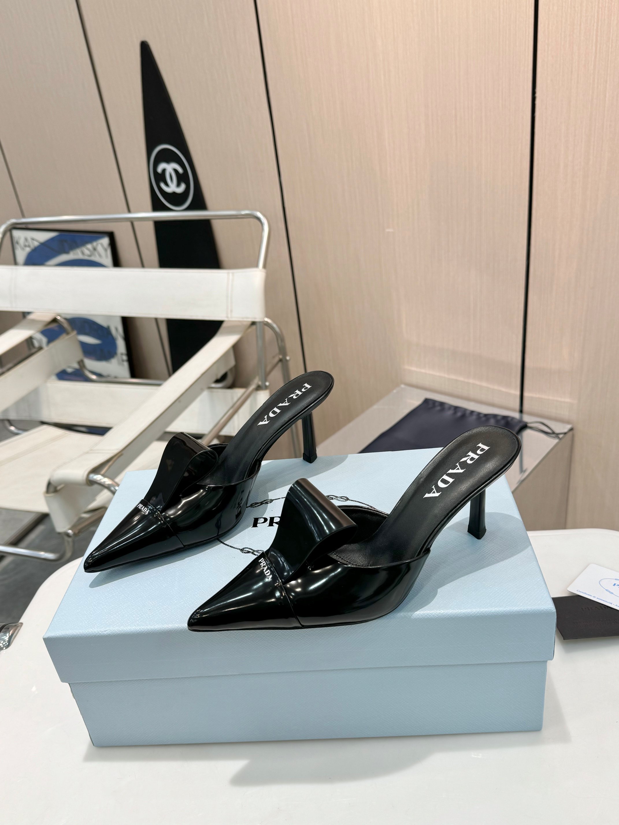 NO:173801,Prada's top version 5.5 high heels launches the latest Prada rear empty shoes, Prada letter quilt   bow YYDS series ————— PRADA early spring catwalk internet celebrity same style 