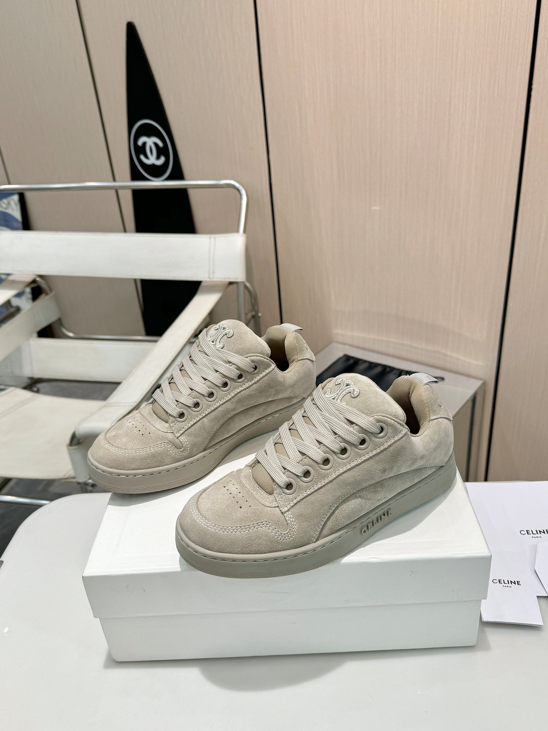 NO:236072,The CELINE style casual shoes that fashionable people are wearing, have you gotten it? These casual shoes from CELINE are really popular this year!   The original beef scribble fabric has a super texture. It gently caresses the delicate and soft touch like touching a cloud. The shoe tongue is matched with the brand logo embroidery pattern, which is full of high-end feeling, and inadvertently demonstrates taste. The strap design is casual and fashionable, and the exquisite wiring is the best for details. Each needle reveals the ingenuity. The breathable mesh inner part is refreshing and not stuffy even if worn for a long time. The original raw rubber sole is retro and versatile, and it is fashionable when walking. 35-42 sizes are covered, whether you are a sweet girl or a cool guy, you can find your own pair of 