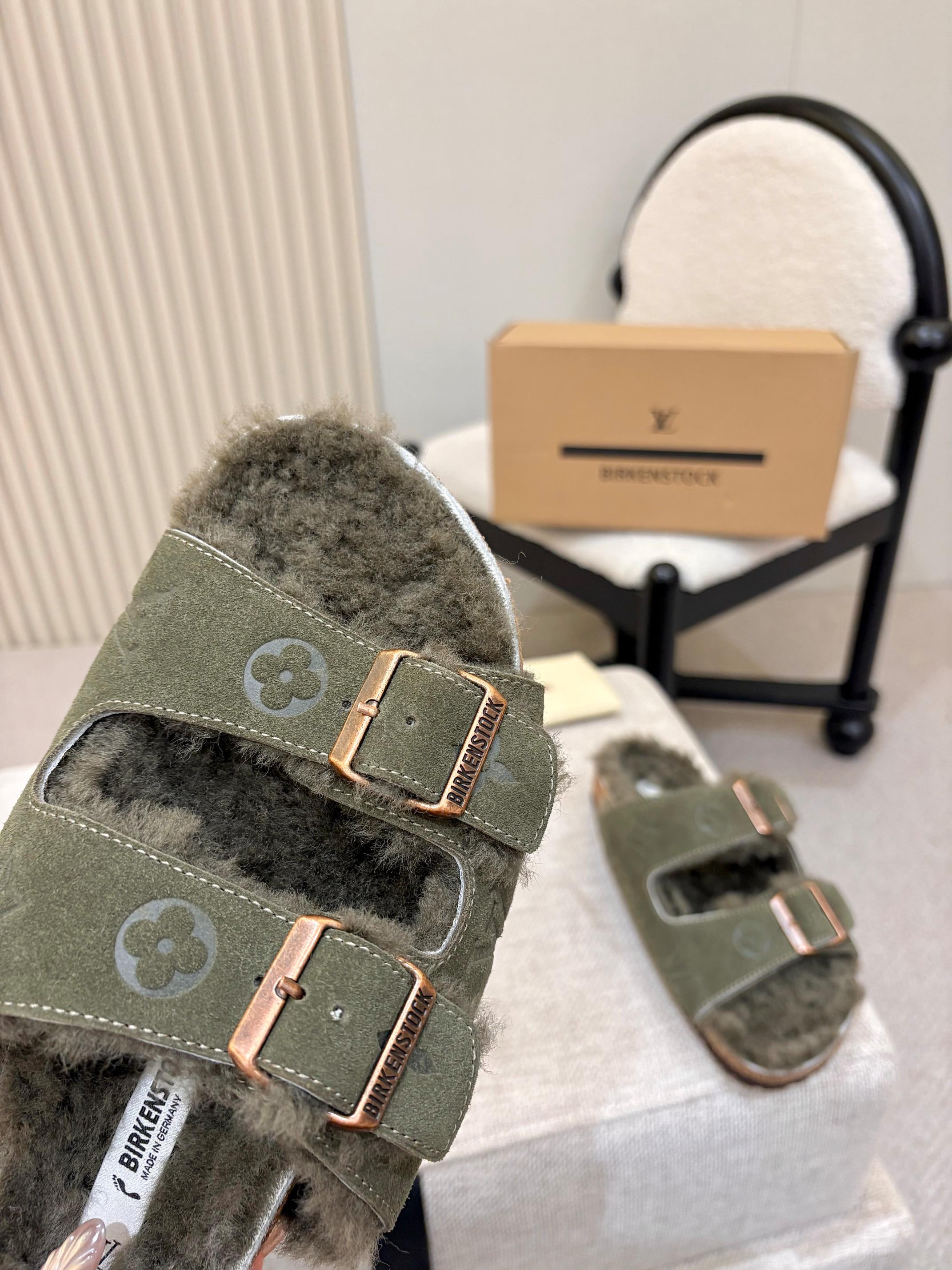 Louis Vuitton Slides