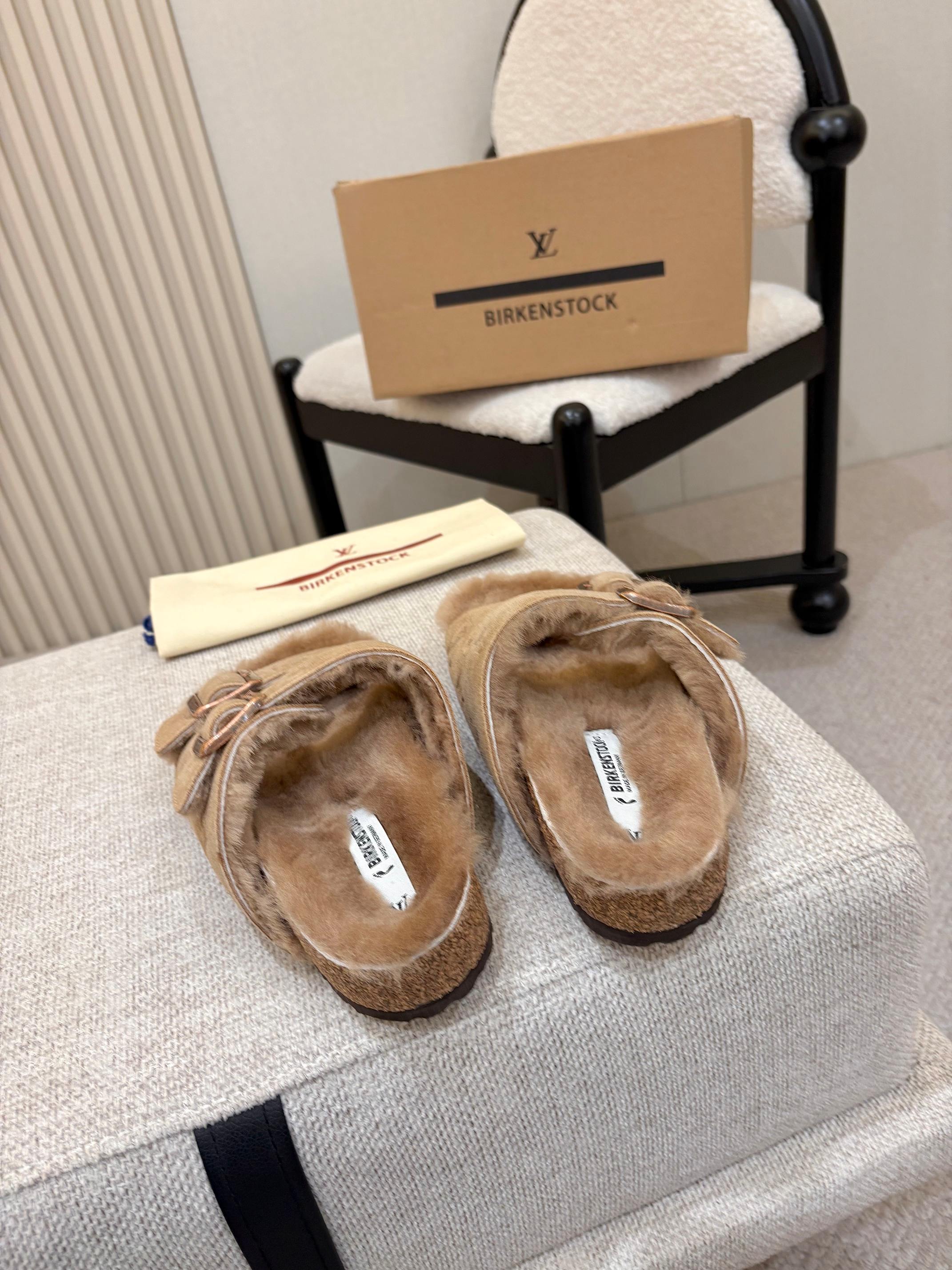Louis Vuitton Slides