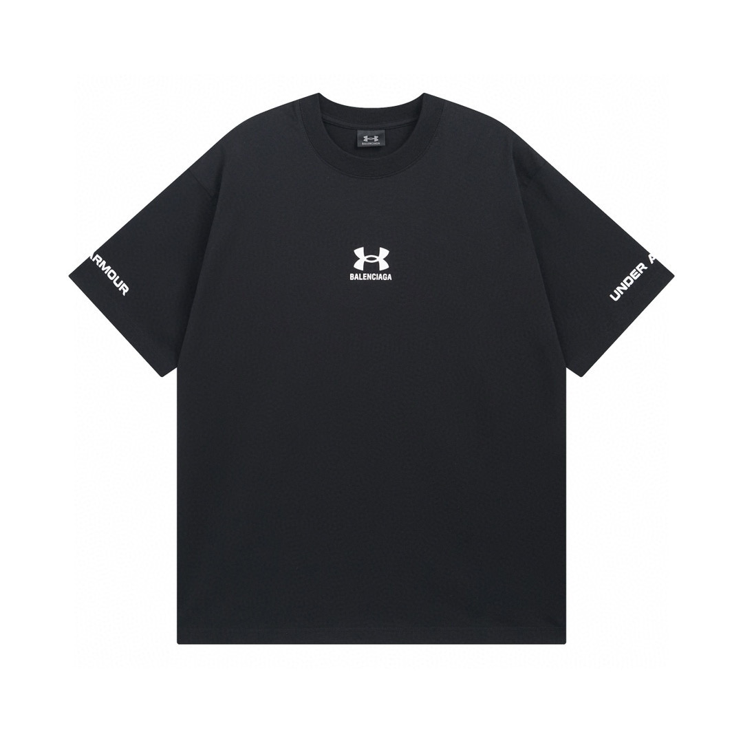 P79💰
实拍图【顶级版本.官网品质】BALENCI*GA/巴黎联名安德玛Under Armour前后面 左右袖印花短袖T恤#
SS25最新款。第一时间研发,巨别市场通货。欢迎对比。面料采用巴黎ZP定织定染全棉双纱。克重280克,布面干净.布纹清晰,柔软舒适。螺纹釆用定染无色差。经典LOGO图案印花采用进口环保胶浆印花,字母清晰,立体,无毛边。巨别市场看图生产.欢迎对比。版型釆用OS宽松落肩版型.男女同款
编码:2510
颜色:黑色
尺码:XS S M L