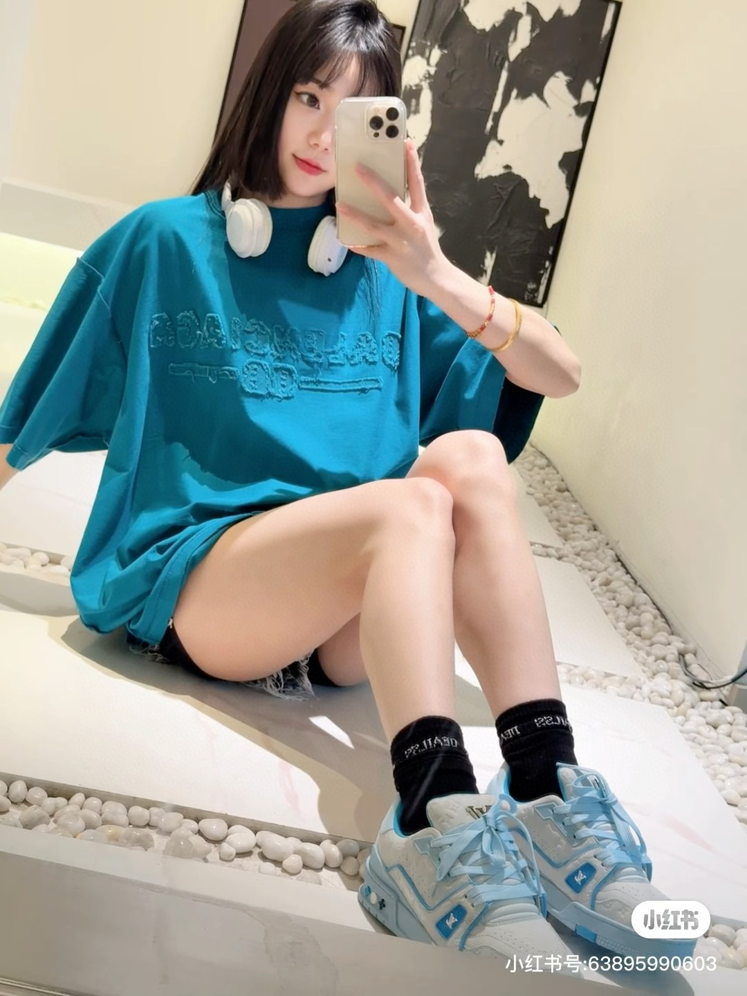 P89💰
实拍图【顶级版本.官网品质】BALENCI*GA/巴黎#2025新款 字母LOGO胸前贴布刺绣洗水短袖T恤, 成衣釆用反面缝合,成衣洗水,设计感十足 欢迎对比
面料采用巴黎ZP定织定染全棉双纱、克重280克,布面干净.布纹清晰,柔软舒适。螺纹釆用定染无色差。经典字母LOGO采用进口田岛绣花机贴布刺绣。效果立体。还原砖柜, 版型釆用OS宽松落肩版型.男女同款
编码:2516
颜色:洗水黑,雾兰,绿色 白色
尺码:XS S M L
👉