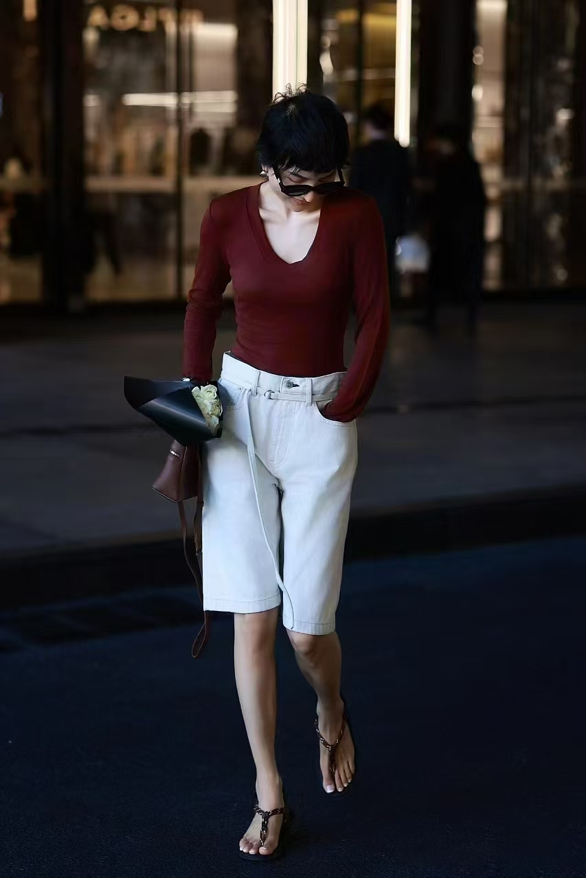 High Quality Women’s Clothes with YSL Grapes: Four-Color Options in Sizes S, M, L, XL - 图片 1