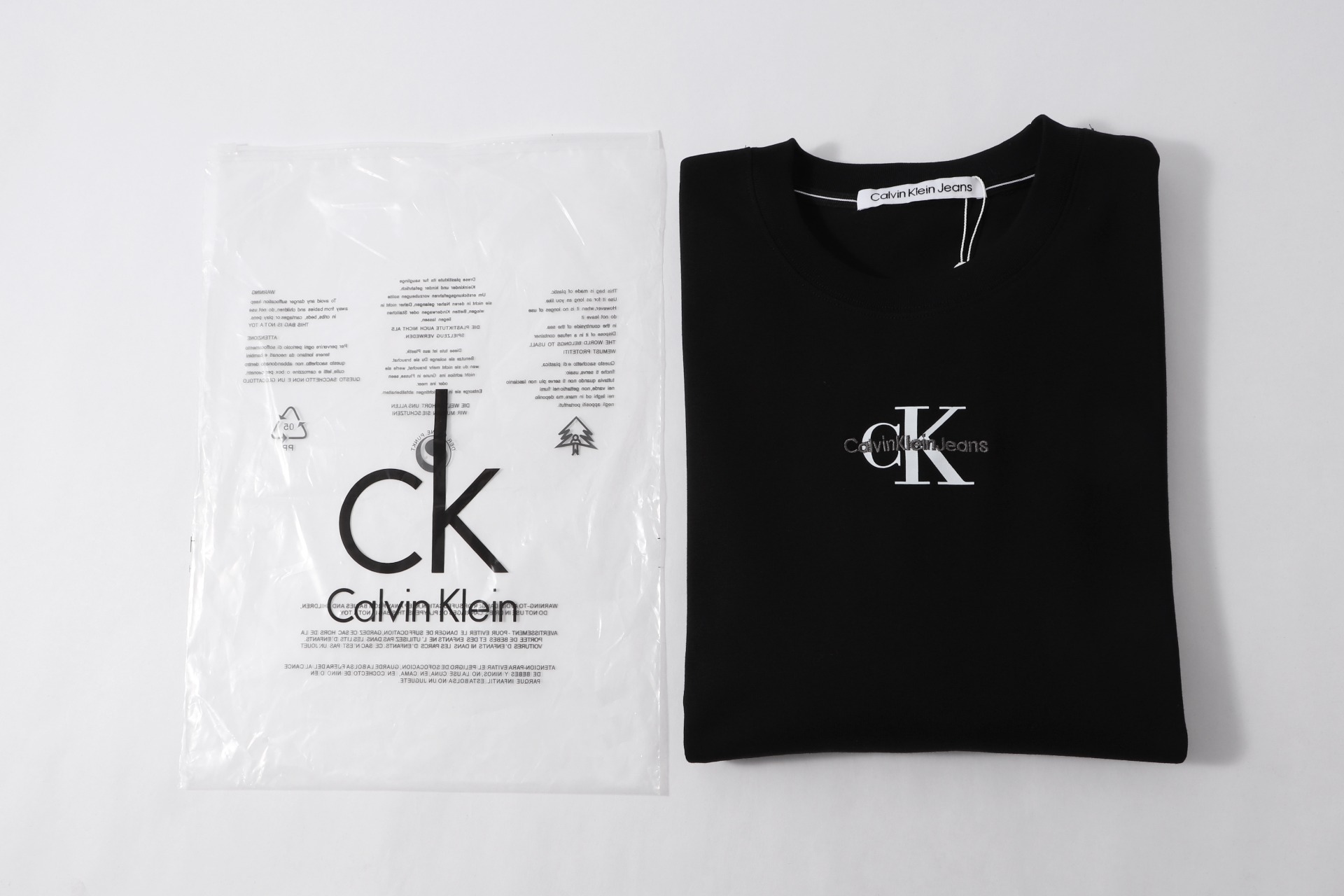 Calvin klein 26ss CK logo 短袖 CKass*春夏款 字母刺绣 印花个性logo Calvin klein 26ss CK logo 短袖 CKass*春夏款 字母刺绣 印花个性logo