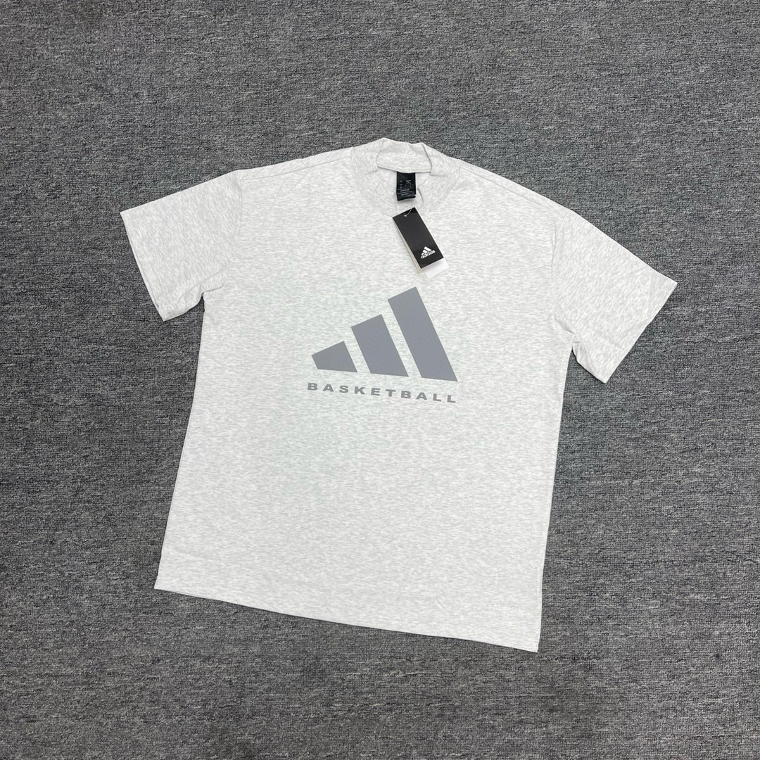 Adidas Basketball T-shirt: High-quality, OverSize, 260g cotton, Logo Silicon, Visual Excellence.
