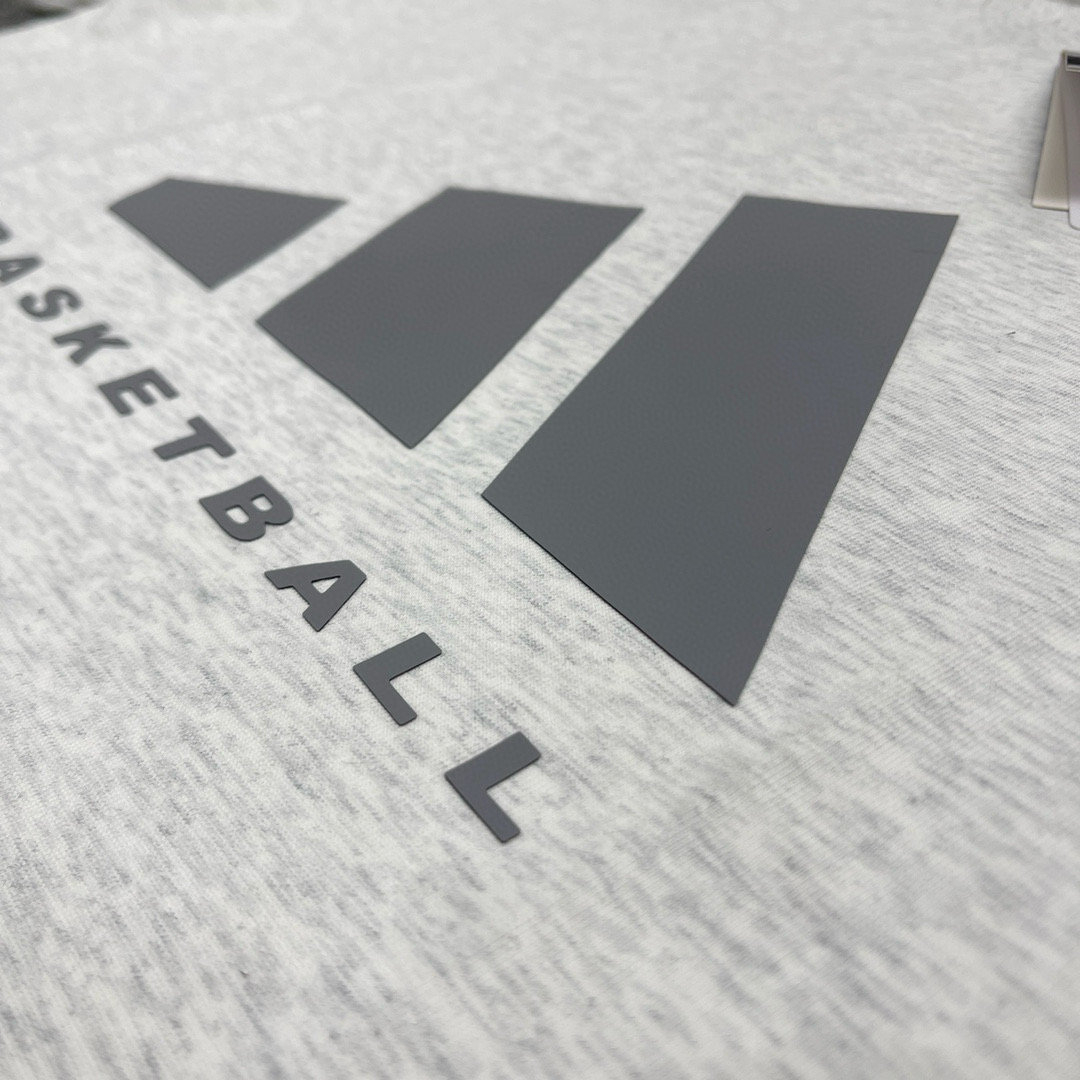Adidas Basketball T-shirt: High-quality, OverSize, 260g cotton, Logo Silicon, Visual Excellence. - 图片 4