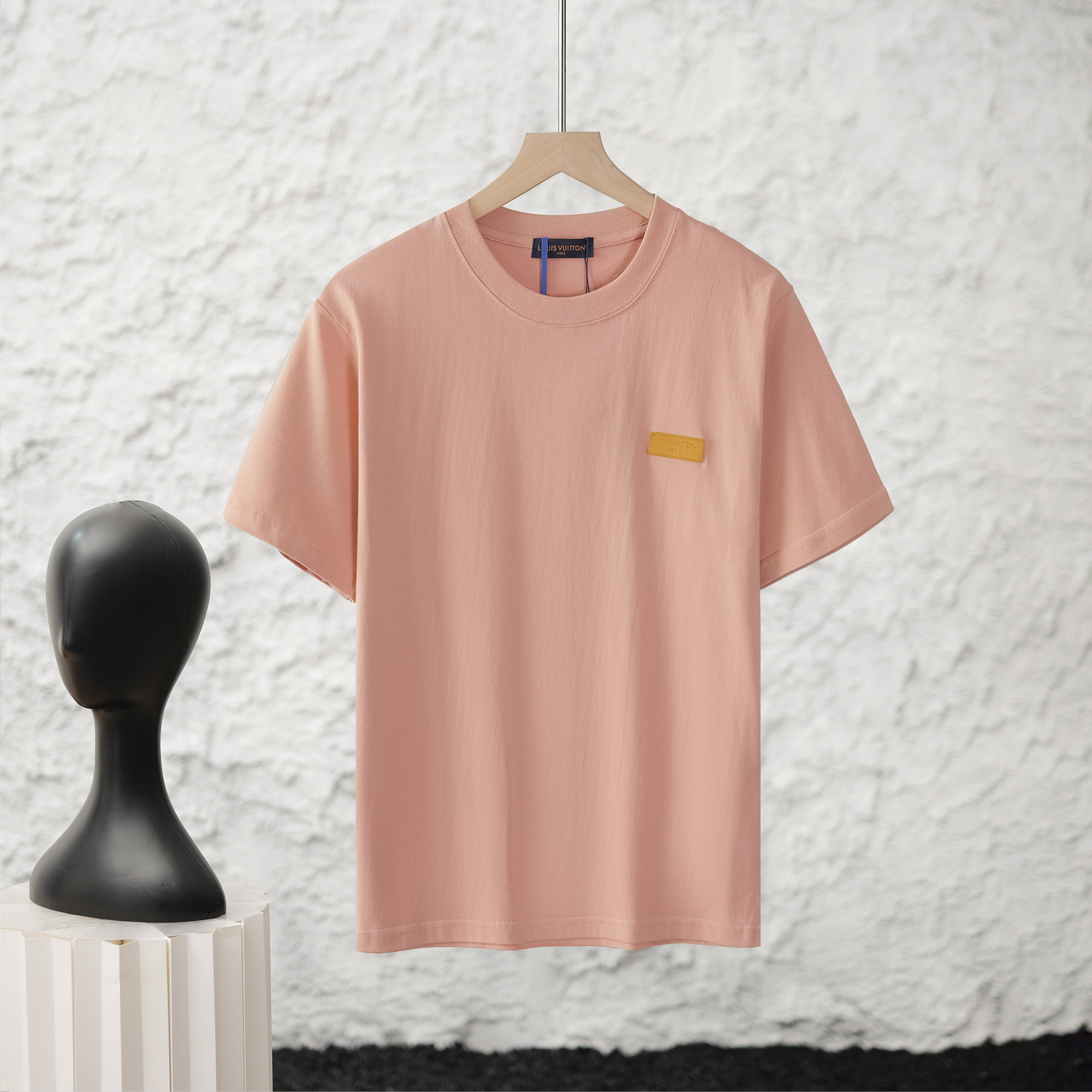 P85 Louis Vuitton LOUIS VUITTON 26ss camiseta de manga corta con etiqueta de piel rosa. Etiqueta de piel personalizada …