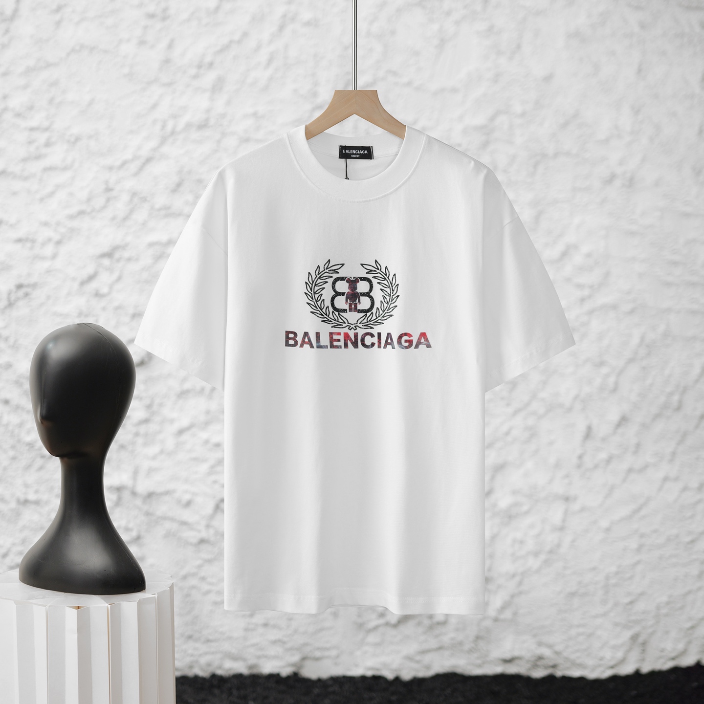 P80 BALENCIAGA El sitio web oficial de Balenciaga tiene tres estándares completos y sincronizados (gran cantidad a larg…