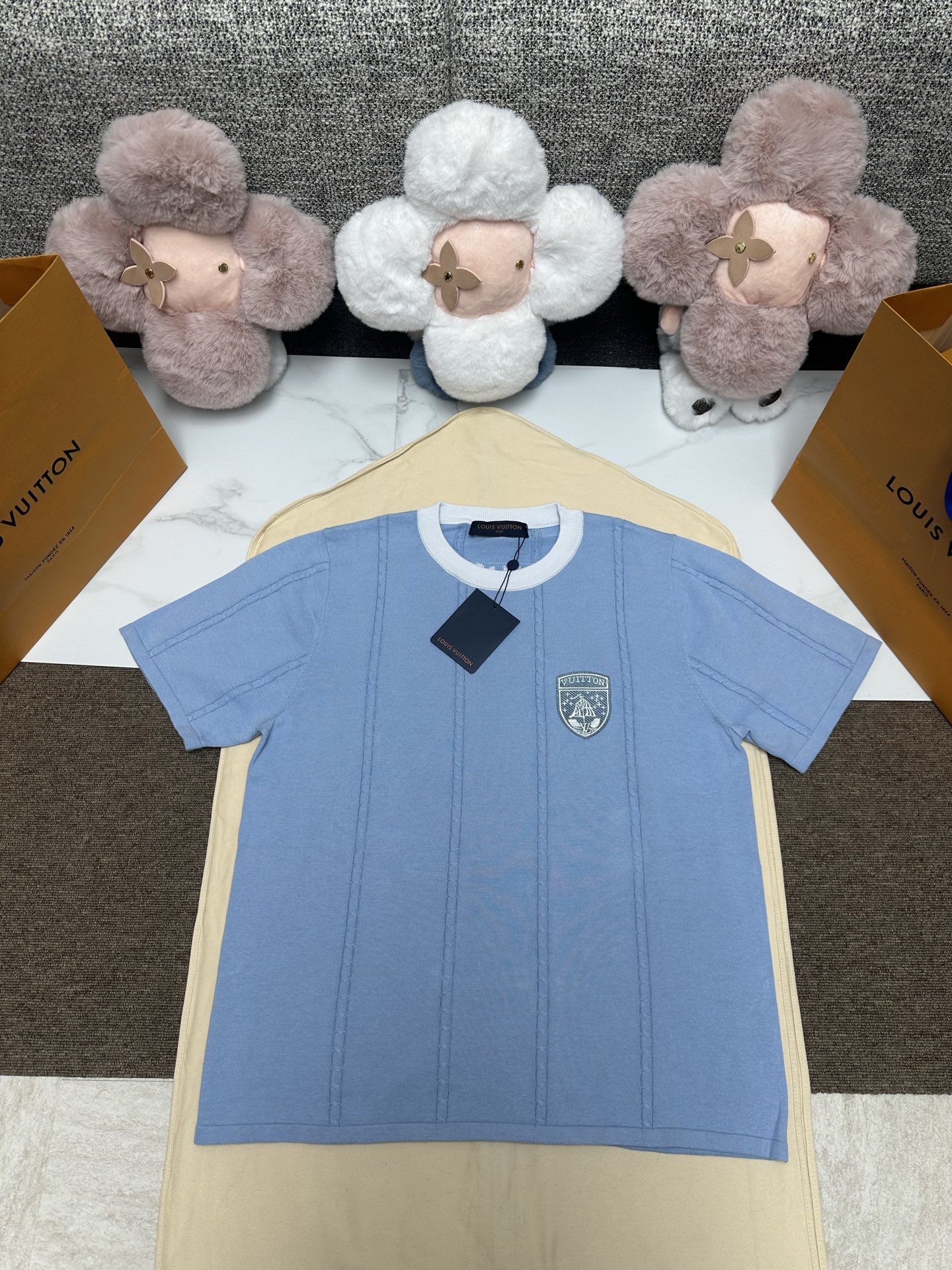 P165 路易 25新款丝棉徽标圆领短袖T恤，男女同款，高版本！ Size：S.M.L.XL.