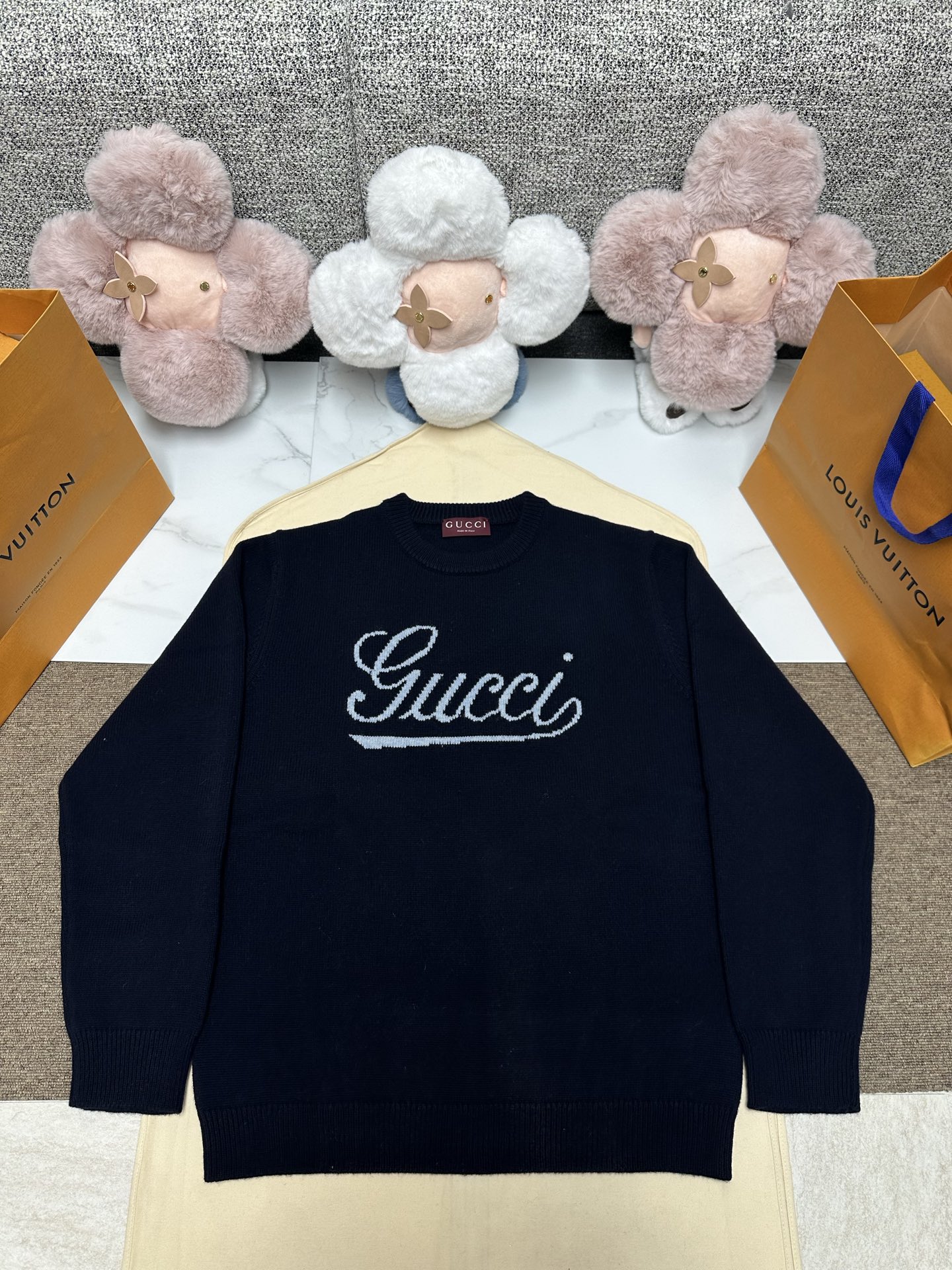 NO:628150,The new Gucc1 25 pullover is made of dark blue knitted wool and is decorated with handwritten Gucci logo intarsia, creating a charming piece. SizeS.M.L.XL.,,gucci,alexander wang19860909Gucc1 25新款套衫采用深蓝色针织羊毛打造,饰有手写体Gucci标识嵌花,塑就魅力单品. SizeS.M.L.XL.,,gucci,alexander wang,Men's clothing