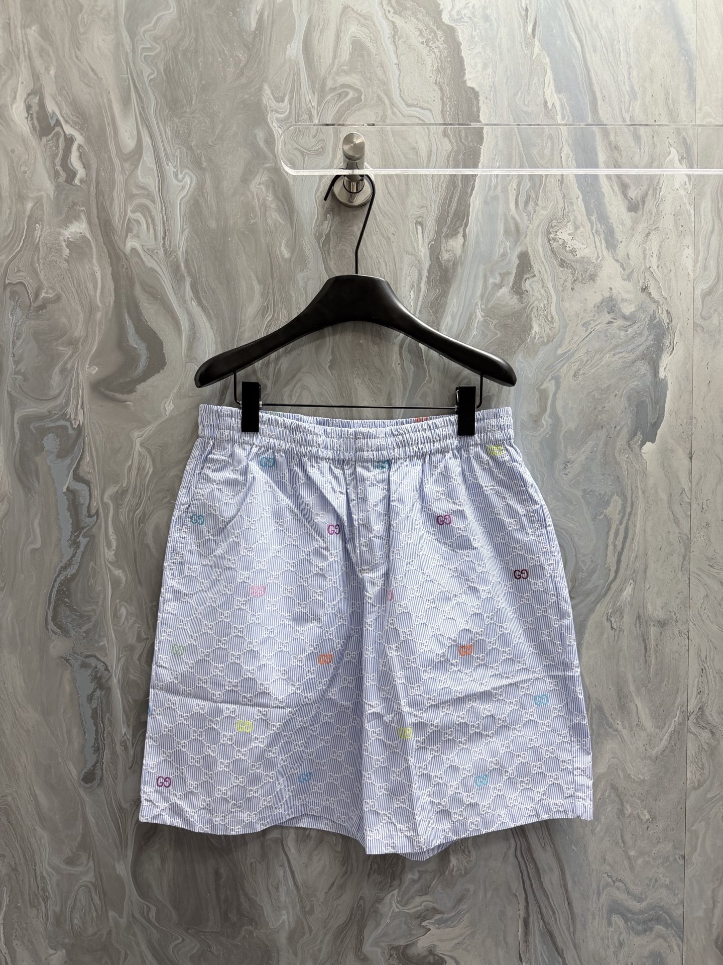 @155Gucc1 Pantalones cortos de algodón a rayas nuevos de 26. En la nueva temporada continúa reinterpretando los element…