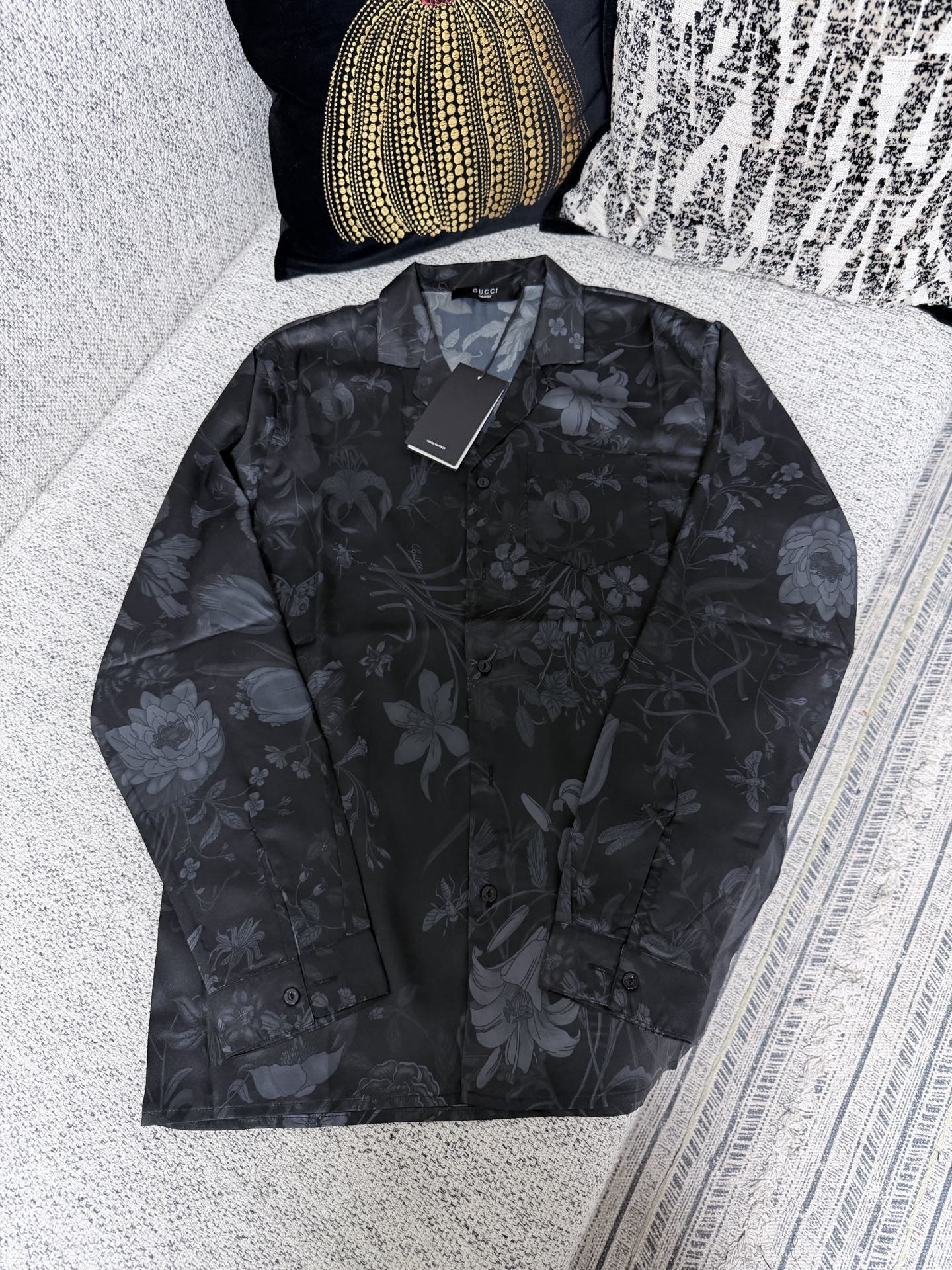 NO:757193,G's 26 new long-sleeved shirts are made of twill mulberry silk, with all-over floral prints to express a unique charm. Size 46.48.50.52.,,gucci,shirts,19860909G家 26新款长袖衬衫甄选斜纹桑蚕丝打造,通体花卉印花尽释别致韵调. 码数46.48.50.52.,,gucci,shirts,,Men's clothing