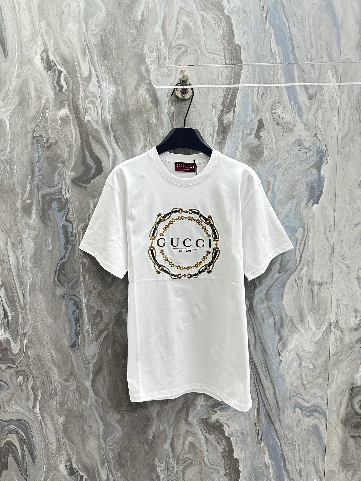 @130Gucc1 26 Prendas de mujer de la colección de pre-primavera rinden homenaje al estilo de moda de Gucci, combinando c…