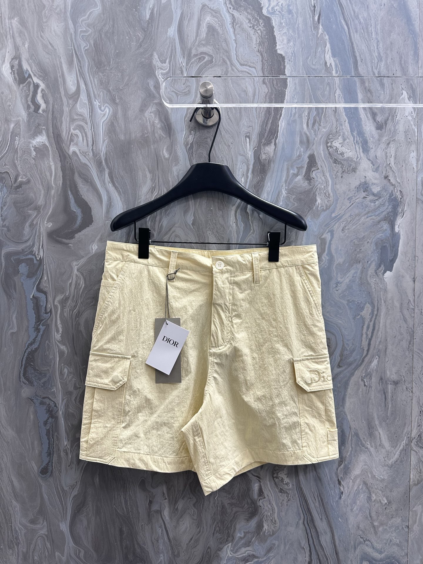 @190Di0r 26 nuevos shorts casual de trabajo rectos de primavera y verano, confeccionados en tejido técnico amarillo, si…