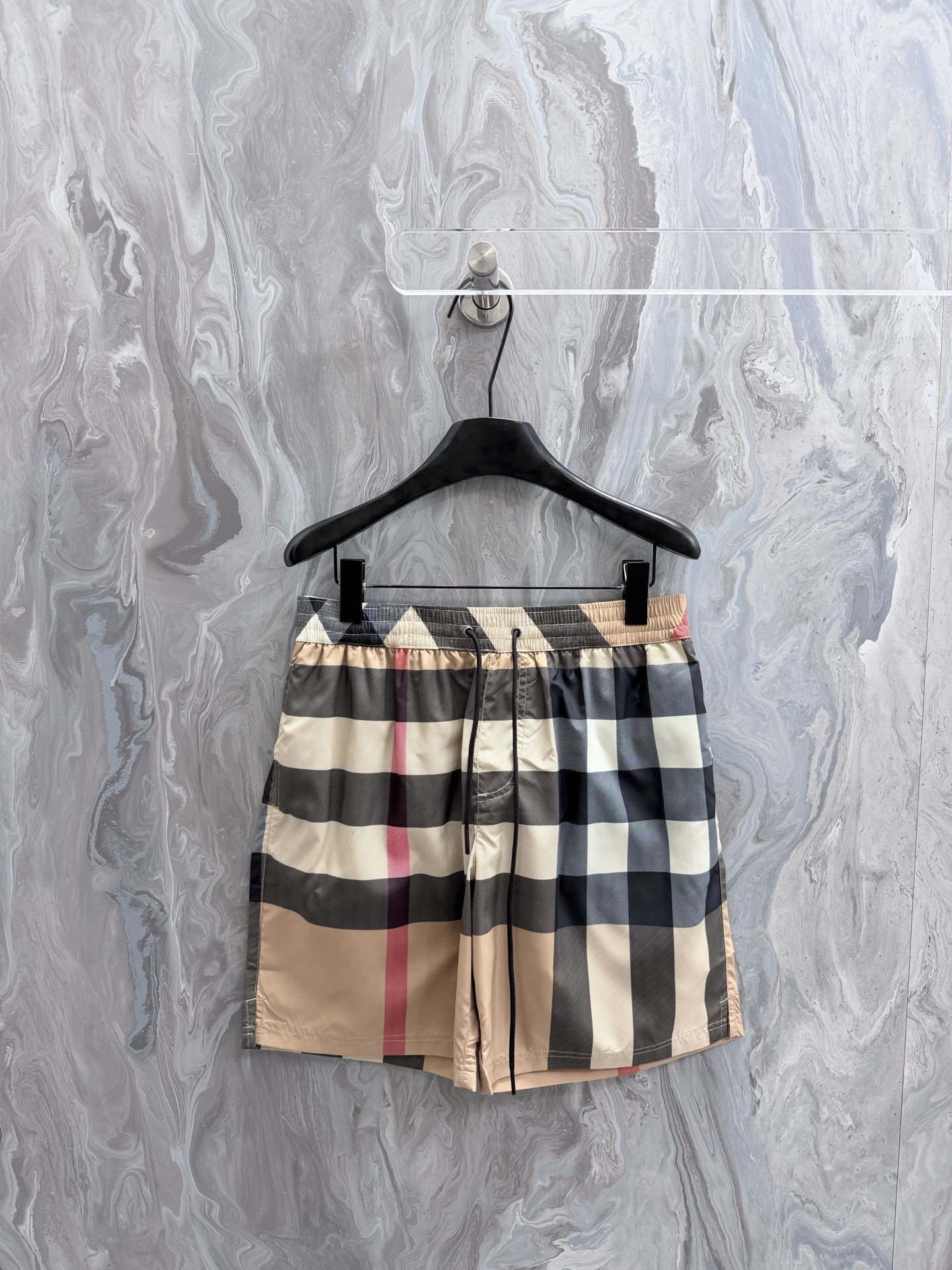 @175Burb@rry 26 nuevos bañadores con cordón, decorados con cuadros de estambre de Burberry. Con un ajuste relajado y fo…