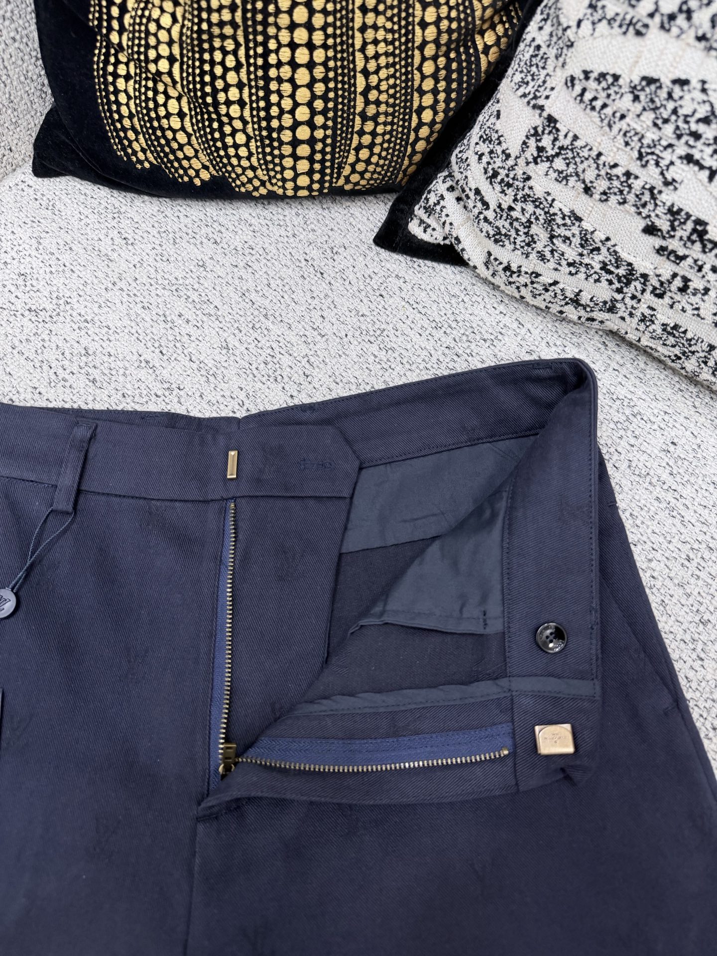 루이비통 26SS 남성 반바지 131760 Louis Vuitton Shorts 썸네일 이미지