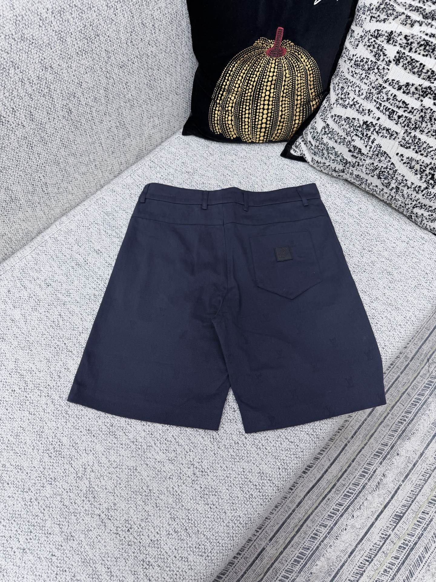 루이비통 26SS 남성 반바지 131760 Louis Vuitton Shorts 썸네일 이미지