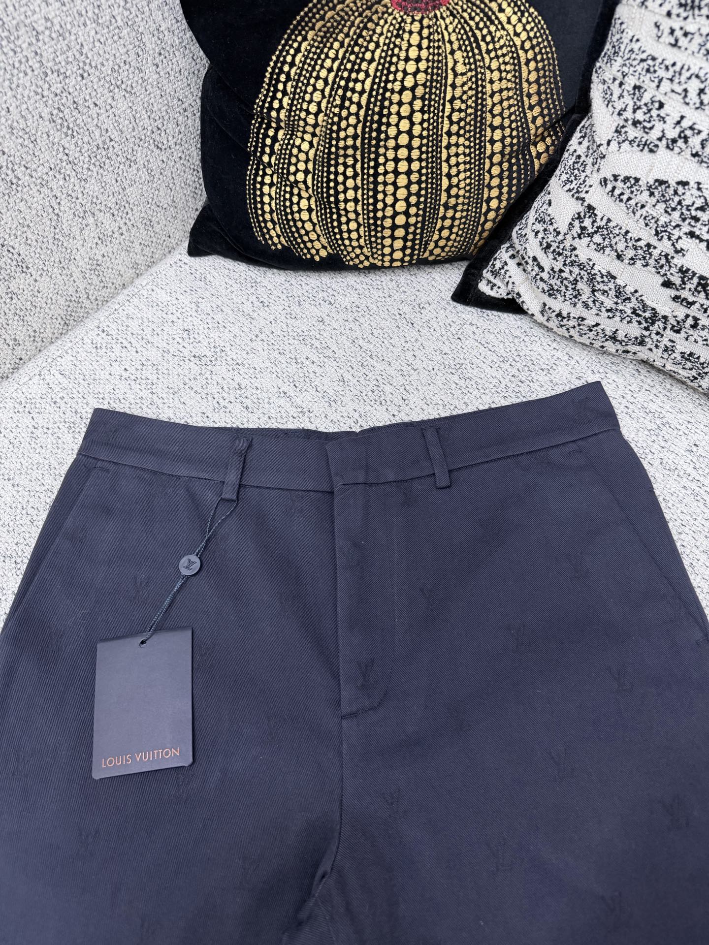 루이비통 26SS 남성 반바지 131760 Louis Vuitton Shorts 썸네일 이미지