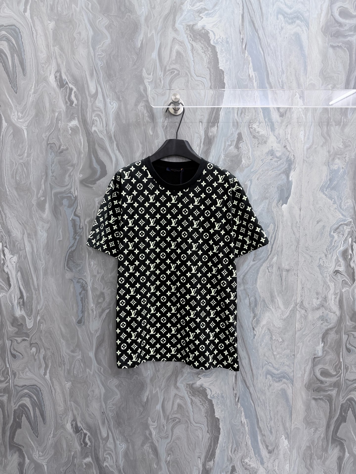 P115 Louis 26 nuevo Monogram, camiseta de manga corta con estampado de logo fosforescente, para hombre, esta camiseta e…