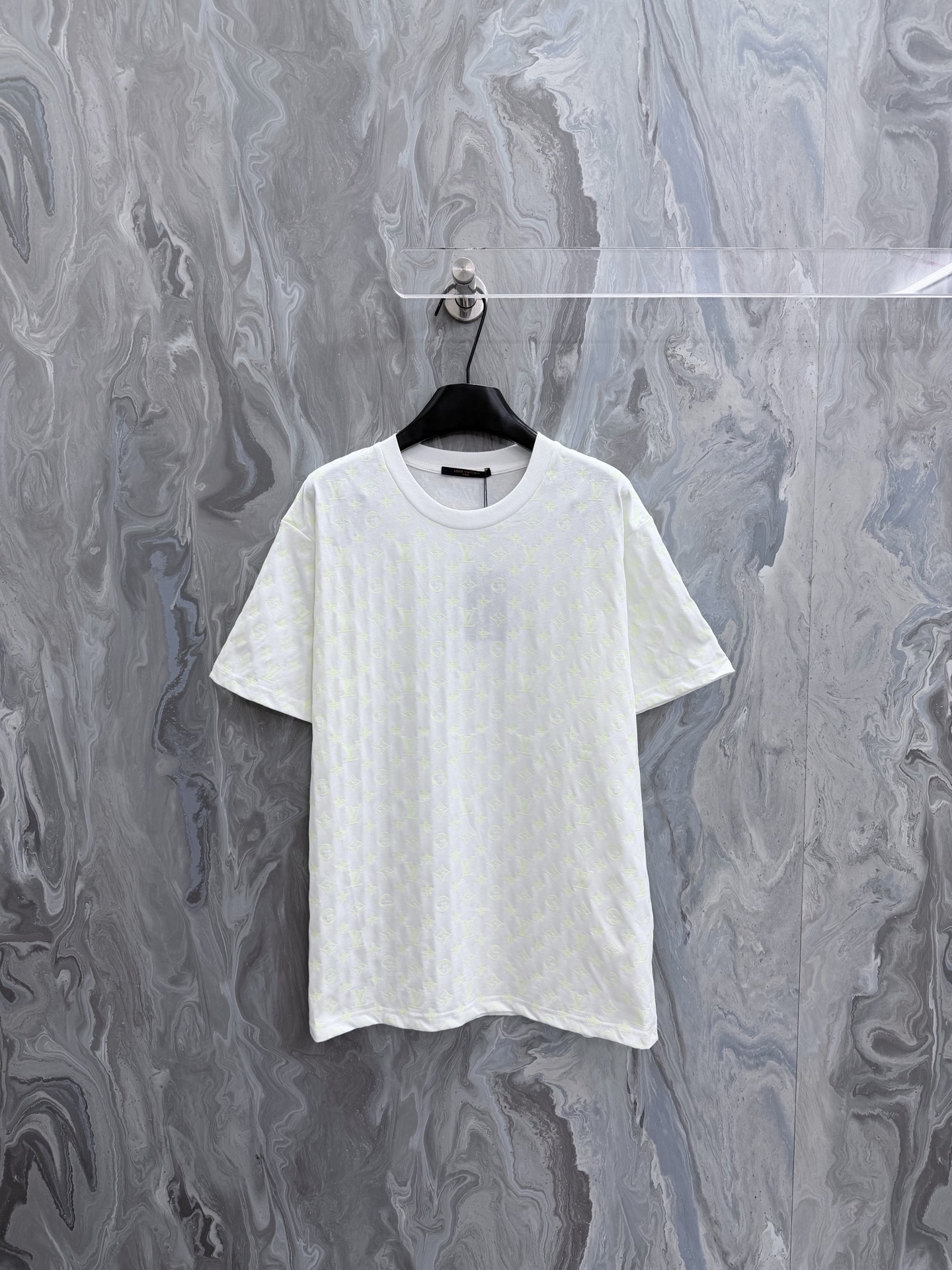 P115 Louis 26 nuevo Monogram, camiseta de manga corta con estampado de logo fosforescente, para hombre, esta camiseta e…