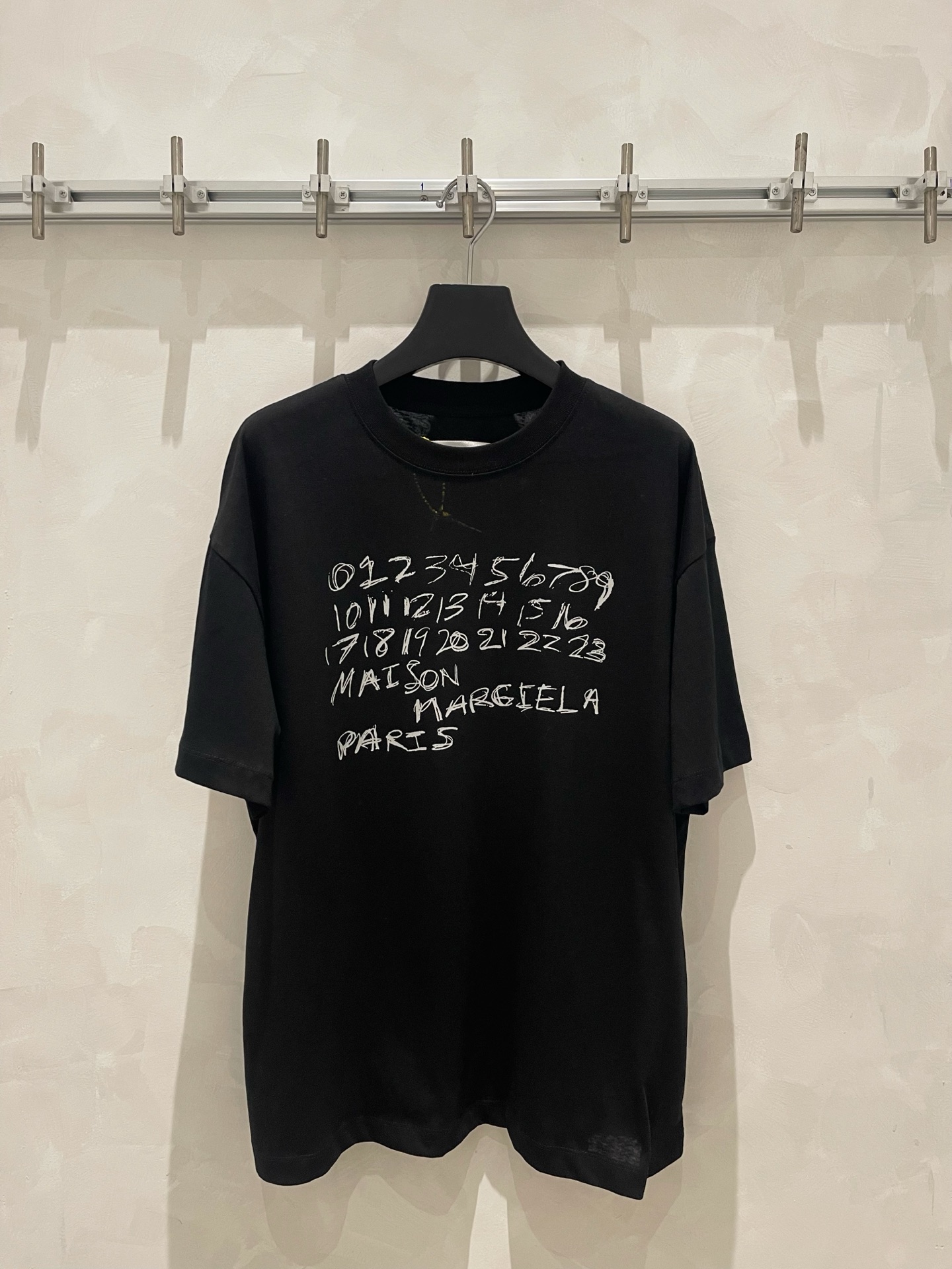 Nuevo modelo negro albaricoque en stock 🧨🧨 8094#M6 camiseta de manga corta con estampado de grafitis y números y letr…