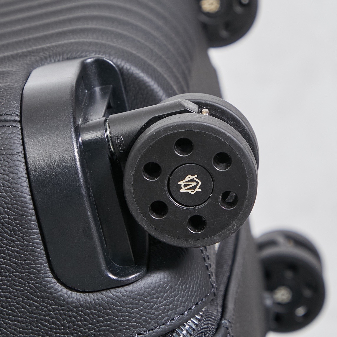 Rimow/Jimw: Premium Whole Cow Skin Luggage with Innovative Features - 图片 9
