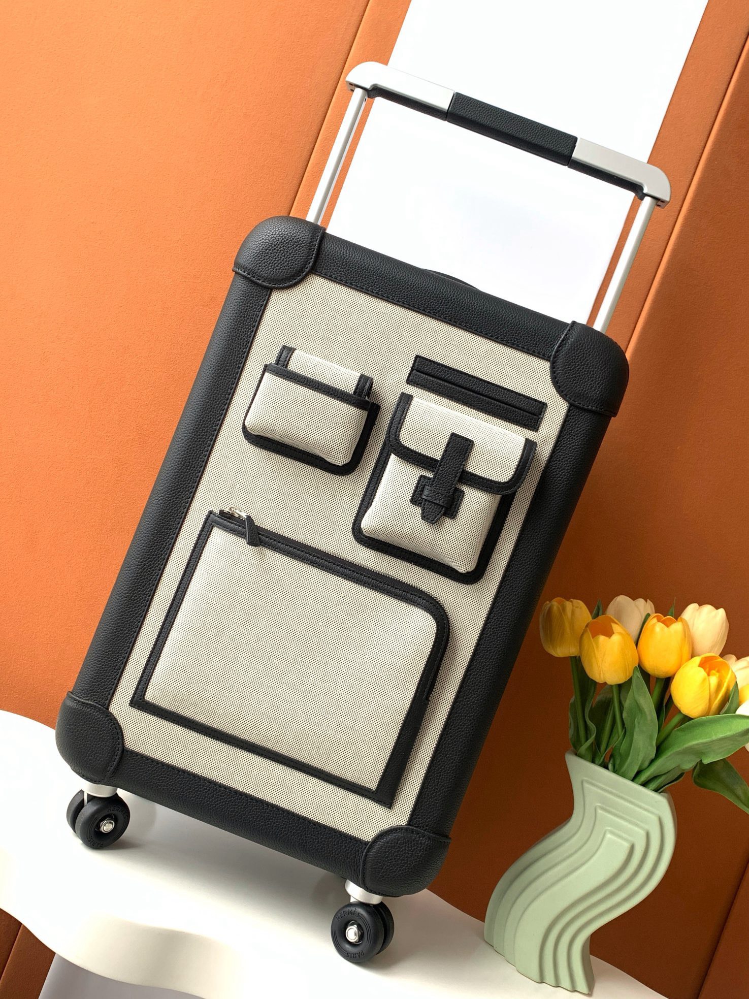 NO:741013,R.M.S. Suitcases, trolley cases, boarding cases, suitcases, counters for 150,000 yuan, whether in Australia or New York in the southern hemisphere. Nothing is in stock in Paris. You have been waiting for forever. This time we make it all new, adding a beautiful color to your trip!  Travel/is a collection of every wind and sun on the map. Travel/is a process of spiritual purification and rediscovering oneself. Travel/is an escape and exploration of mediocre life. Travel/is watching the sunset and sunrise in cities at different latitudes and longitudes. A trolley suitcase, like a close lover, accompanies you all the way and witnesses every unique travel time!  Size 20 inches, L35×H57×T20cm, color 15, weight about 4kg, hermes19860909R.M.S 爱马.S...旅行箱,拉杆箱,登机箱,行李箱,专柜15万元, 无论南半球的澳洲,还是纽约.什么巴黎都没现货.等的你天荒地老,这次我们全新制造,为您的旅行增加一道靓丽的色彩！ 旅行/是收集地图上每一道风和日丽 旅行/是一场心灵净化找回自我的过程 旅行/是一次对平庸生活的越狱和探索 旅行/是在不同经纬度城市看日落日出 一个拉杆箱,如同一位亲密的爱人,一路陪伴,见证每一段独一无二的旅行时光！ 尺寸20寸,L35×H57×T20cm 颜色15色 自重4kg左右,,hermes,luggage