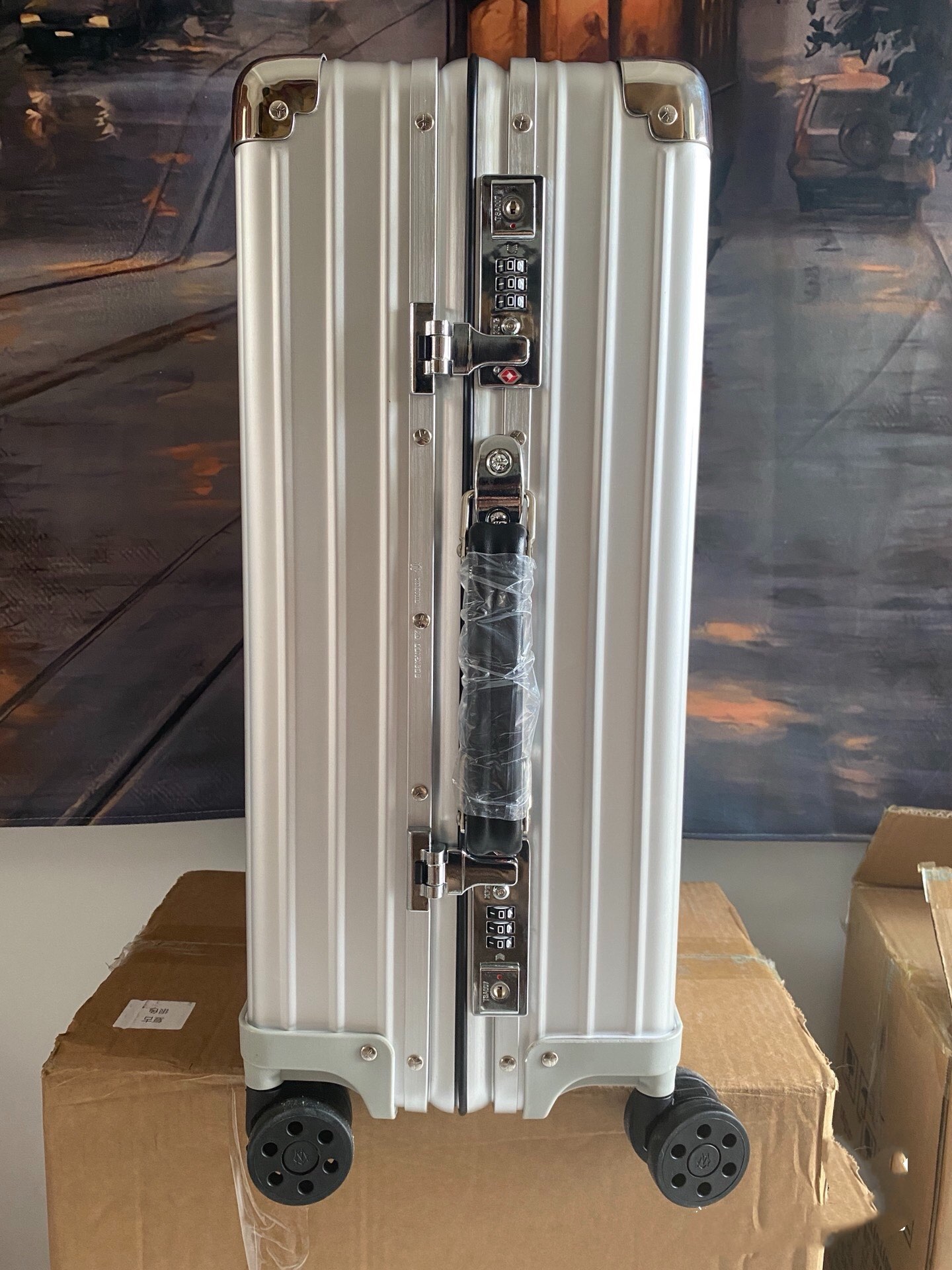 Japanese Globe Aluminum Magnesium Alloy Suitcase with Silent Wheels and TSA Lock - 图片 3