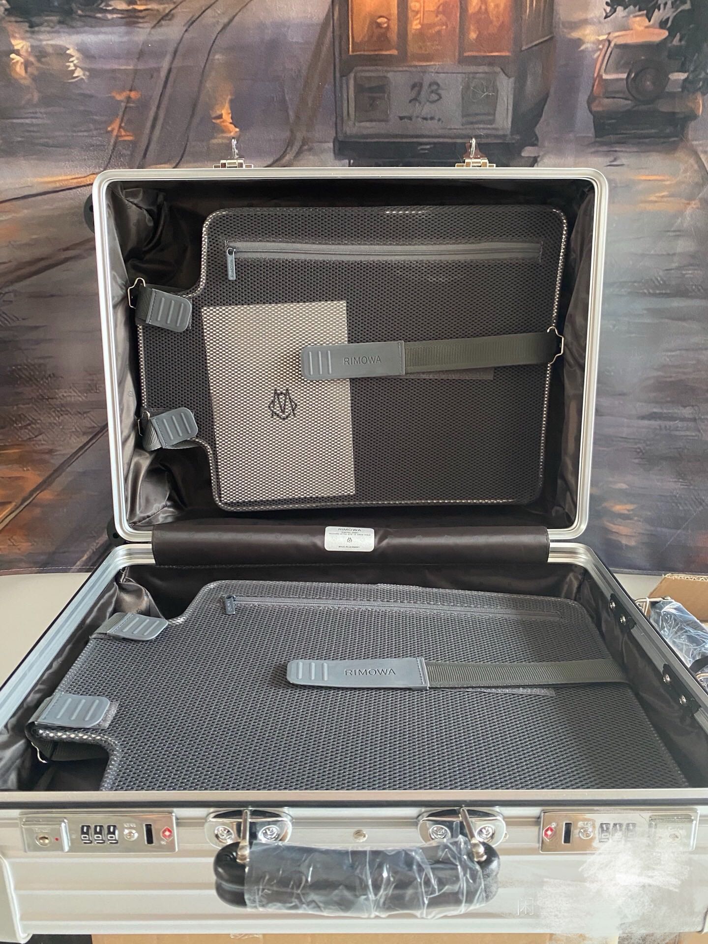 Japanese Globe Aluminum Magnesium Alloy Suitcase with Silent Wheels and TSA Lock - 图片 6