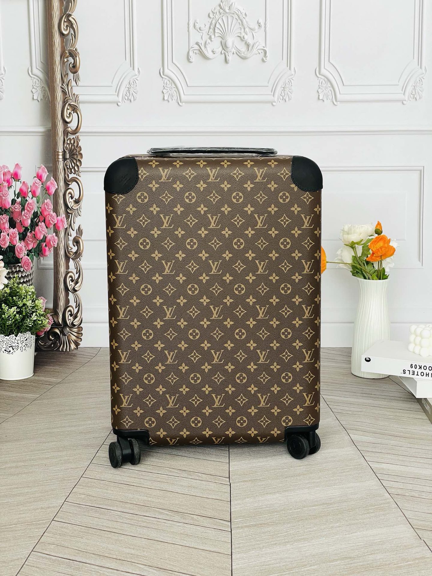 Ass Louis V.D. Four-wheel Pole Box with Unique Features and Elegant Design