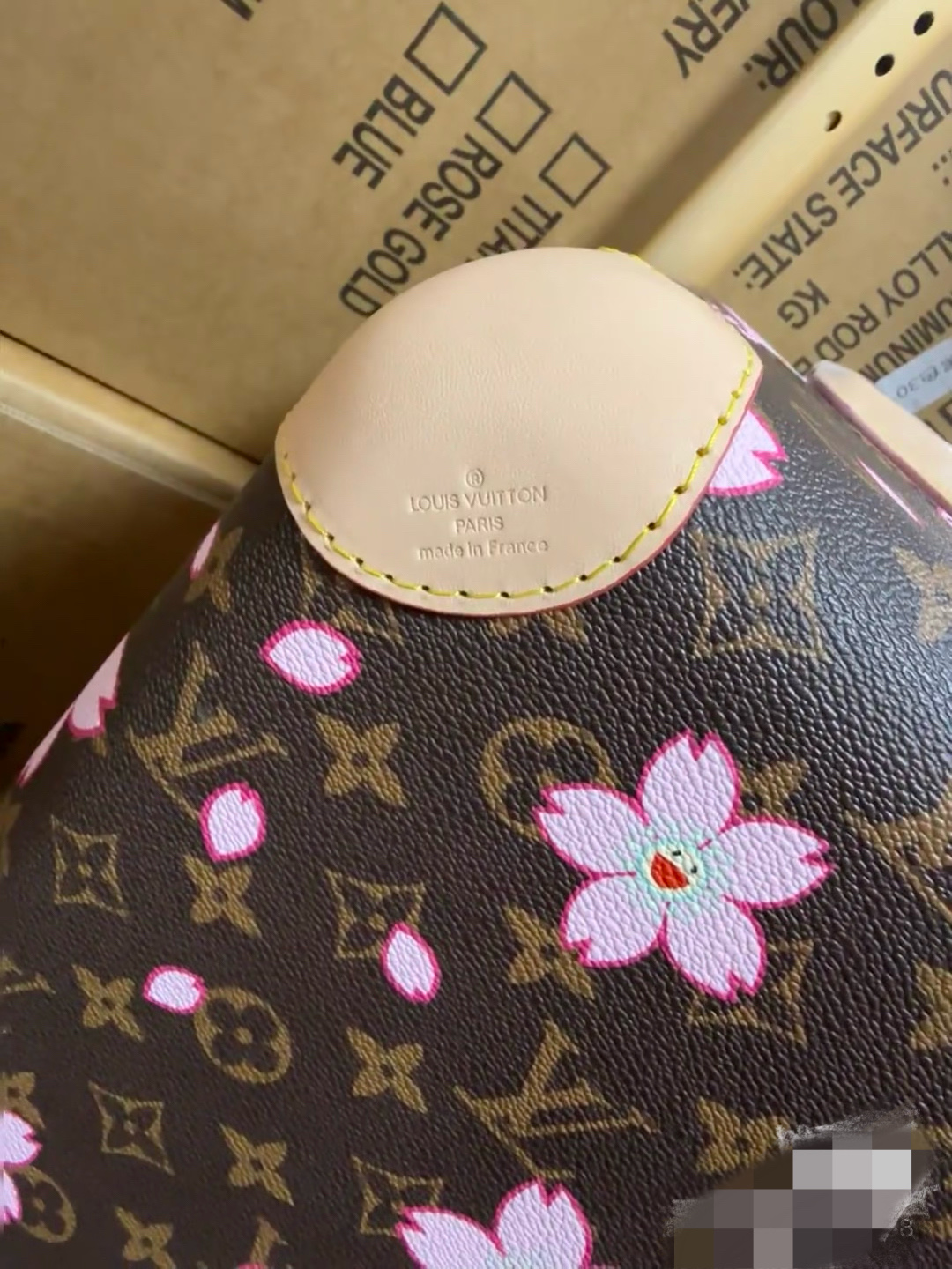 Luxury Louis Vuitton Travel Luggage: Features, Colors, and Dimensions - 图片 8