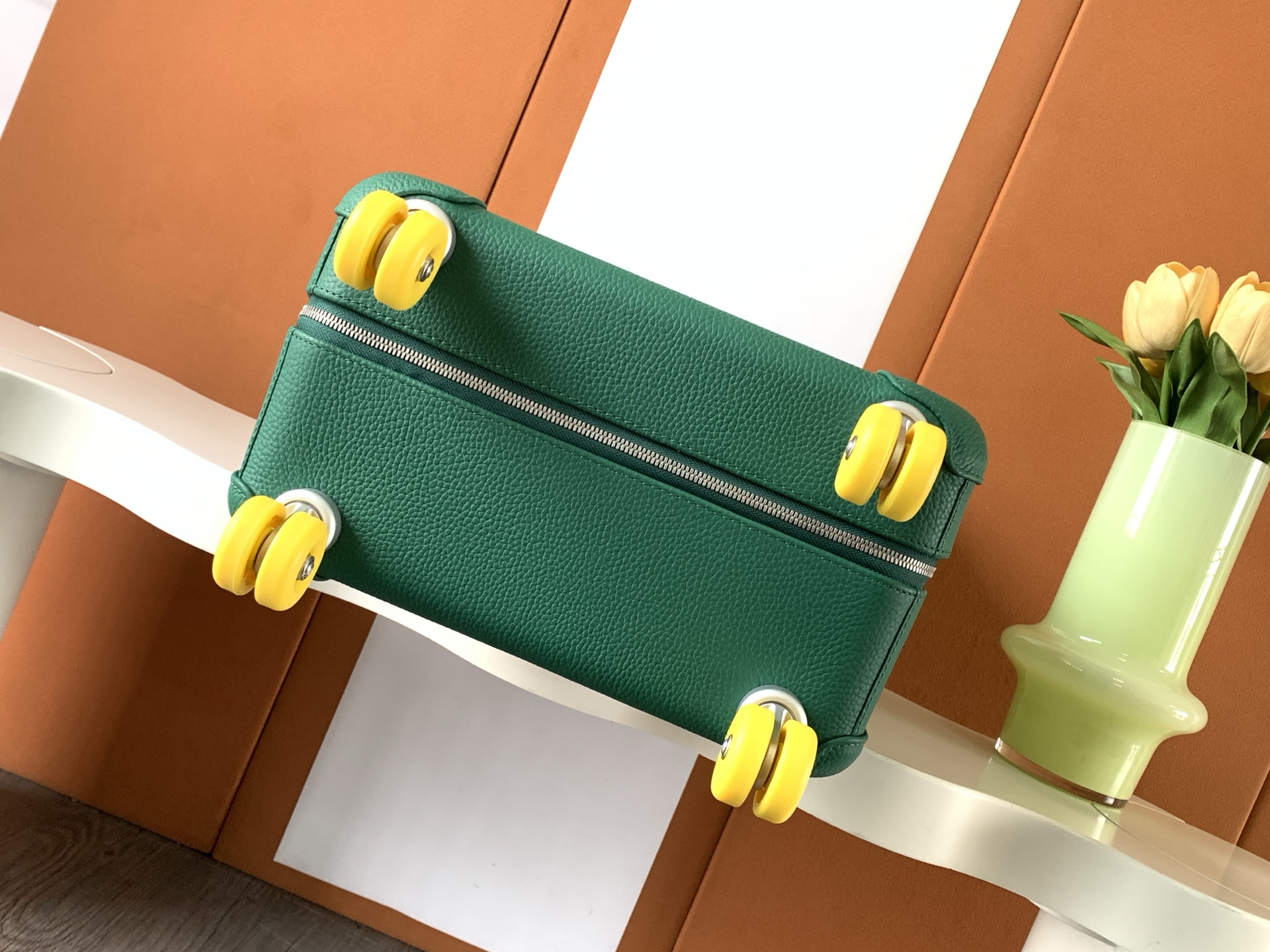 R.M.S. Elmar S. Travel Vans: Stylish Luggage Boxes for Adventurous Journeys - 图片 4