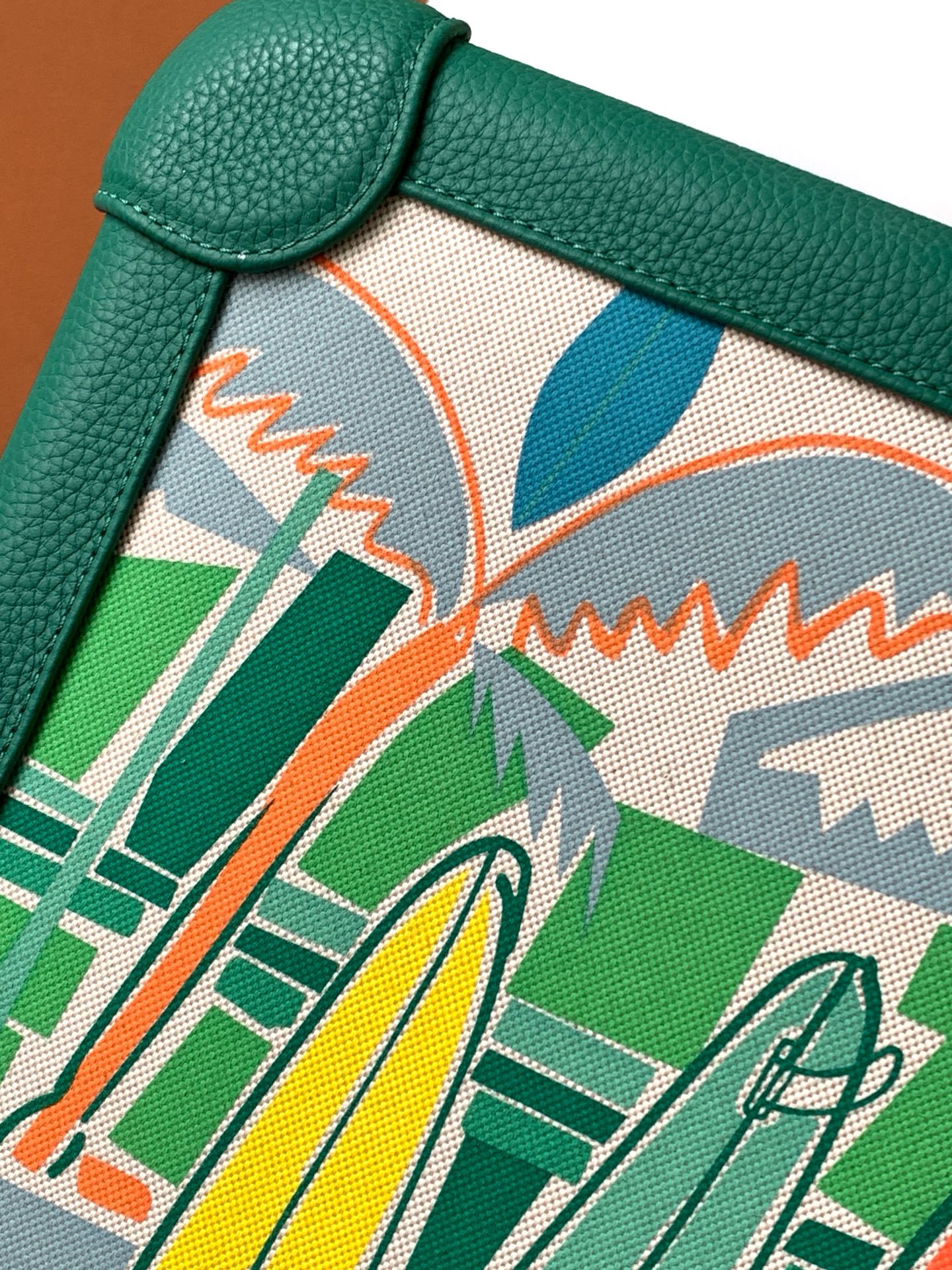 R.M.S. Elmar S. Travel Vans: Stylish Luggage Boxes for Adventurous Journeys - 图片 5