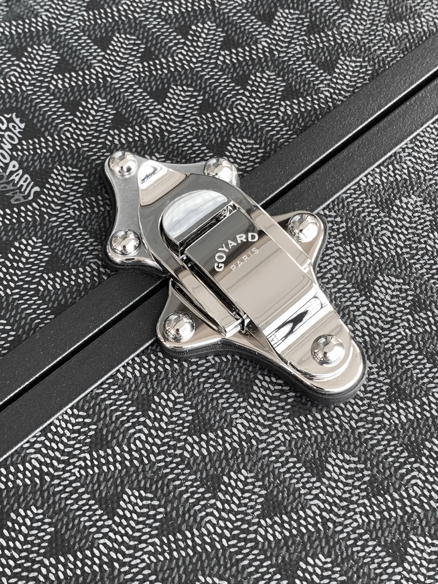 Luxury French Brand Goyard: Handmade Classic Bags Since 1853, Royal and Presidential Favorites - 图片 5