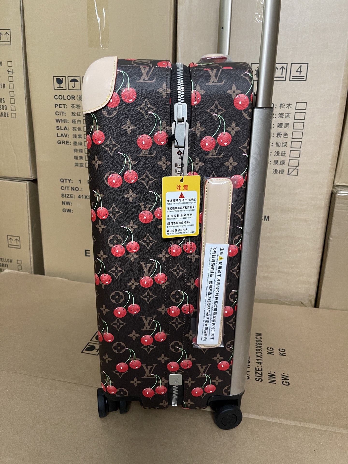 Luxury Louis Vuitton Luggage Set with Unique Features and Style - 图片 7