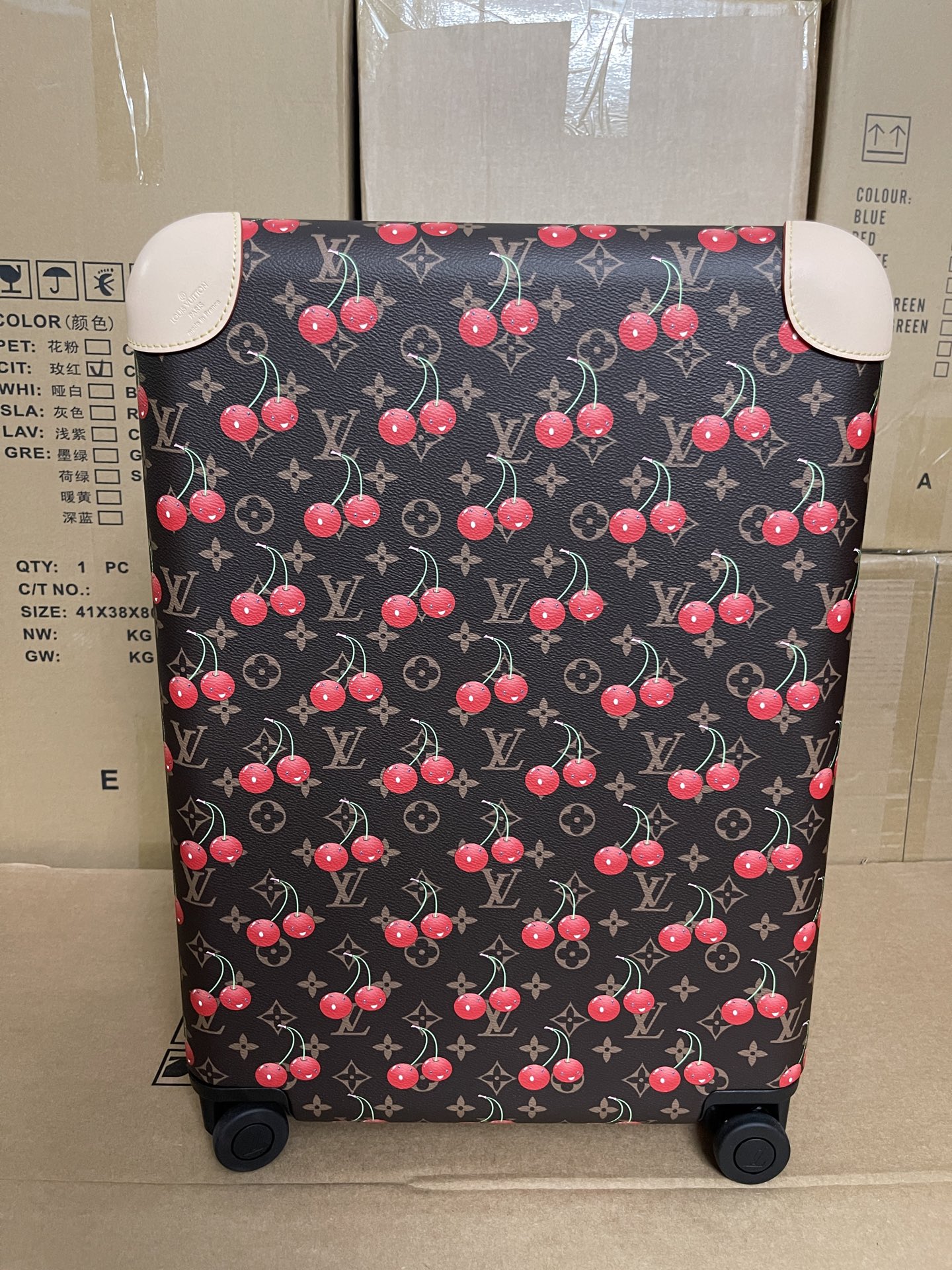 Luxury Louis Vuitton Luggage Set with Unique Features and Style - 图片 9