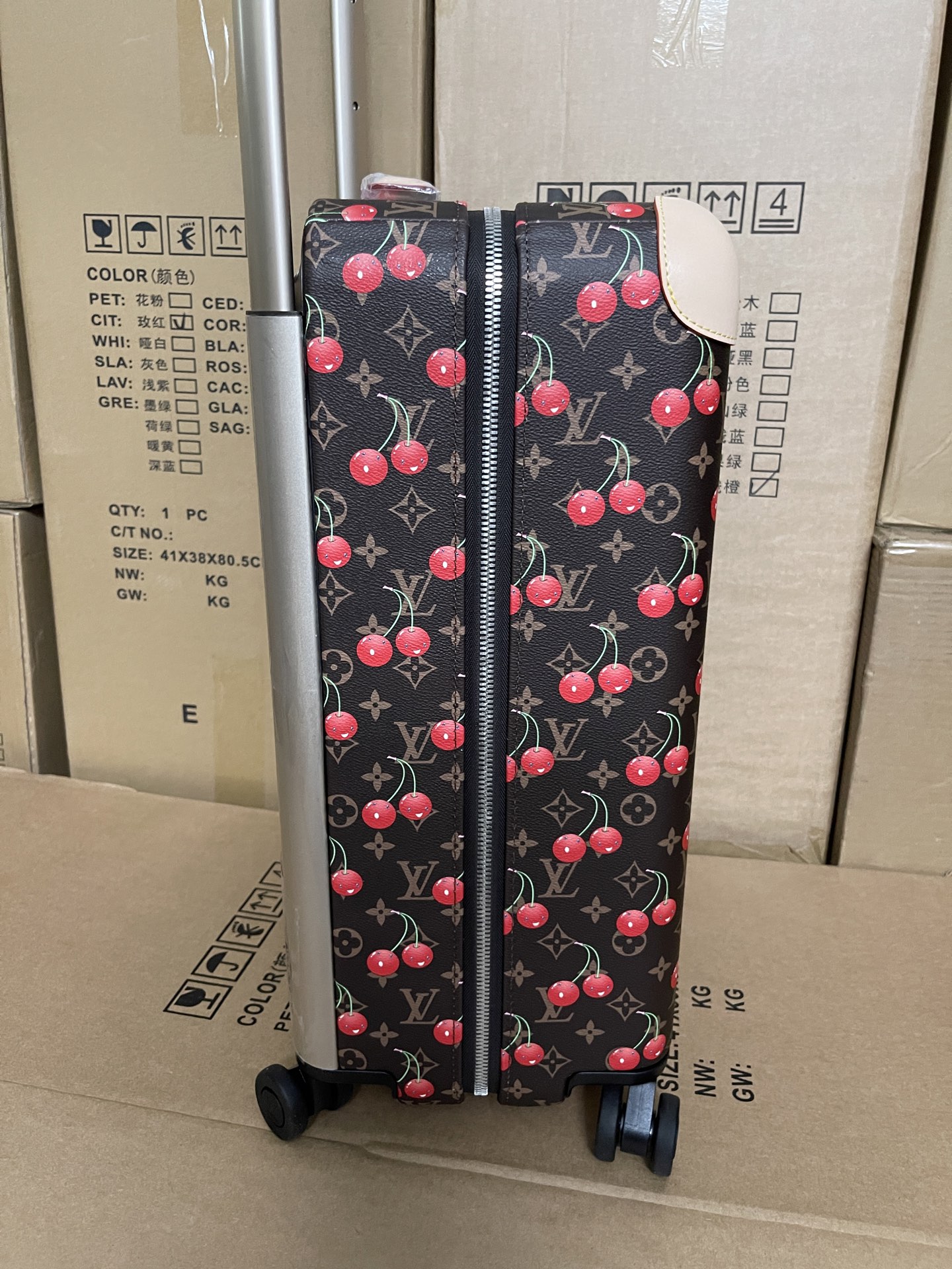 Luxury Louis Vuitton Luggage Set with Unique Features and Style - 图片 5