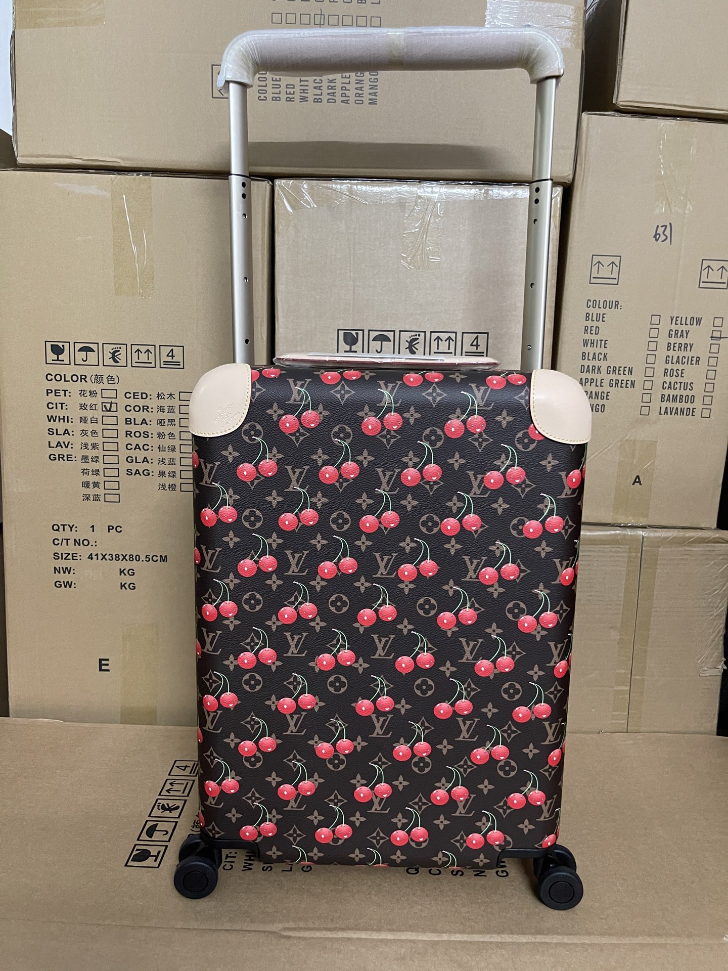 Luxury Louis Vuitton Luggage Set with Unique Features and Style - 图片 2