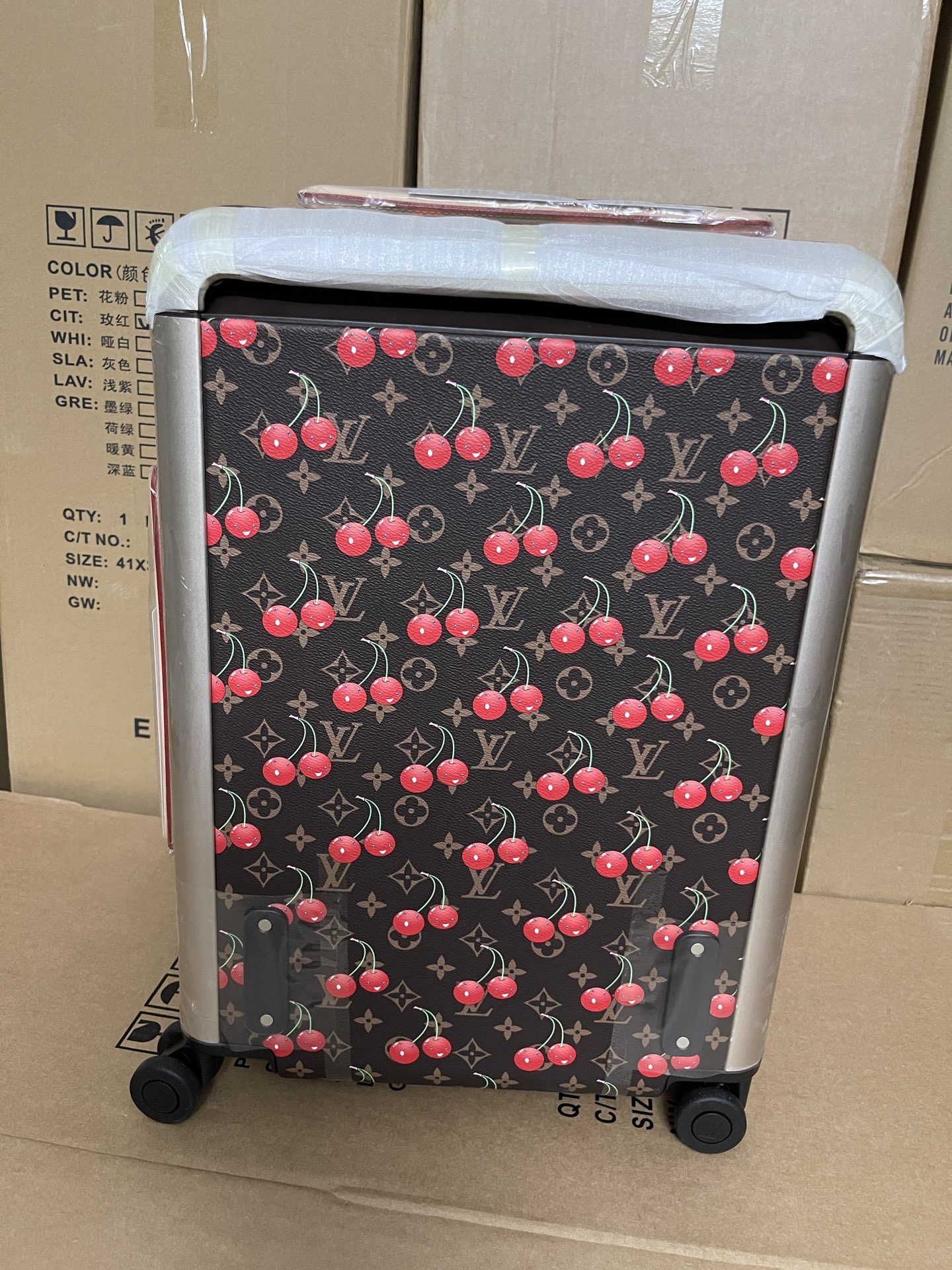 Luxury Louis Vuitton Luggage Set with Unique Features and Style - 图片 8